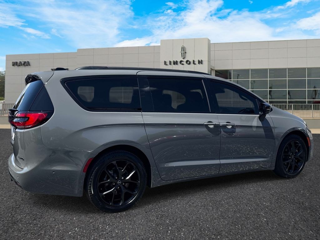 Used 2025 Chrysler Pacifica Limited Minivan/Van