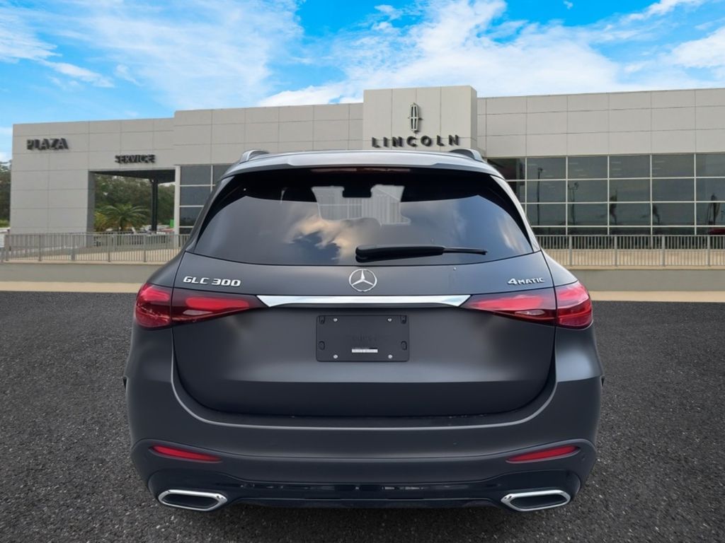 2025 Mercedes Benz GLC 300 4MATIC photo 4