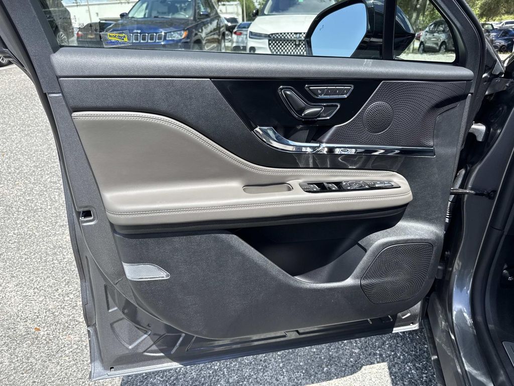 2026 Lincoln Corsair Premiere - Photo 18