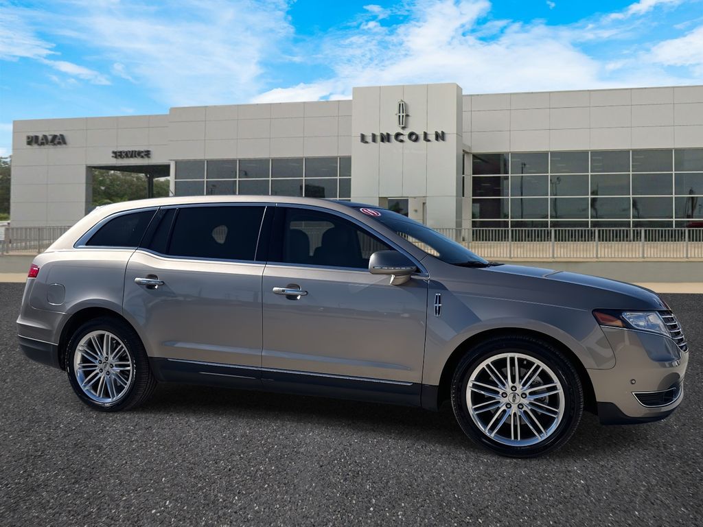 2019 Lincoln MKT Reserve's photo