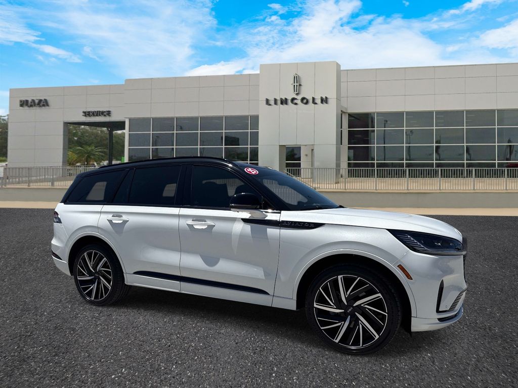2025 Lincoln Aviator Black Label AWD's photo