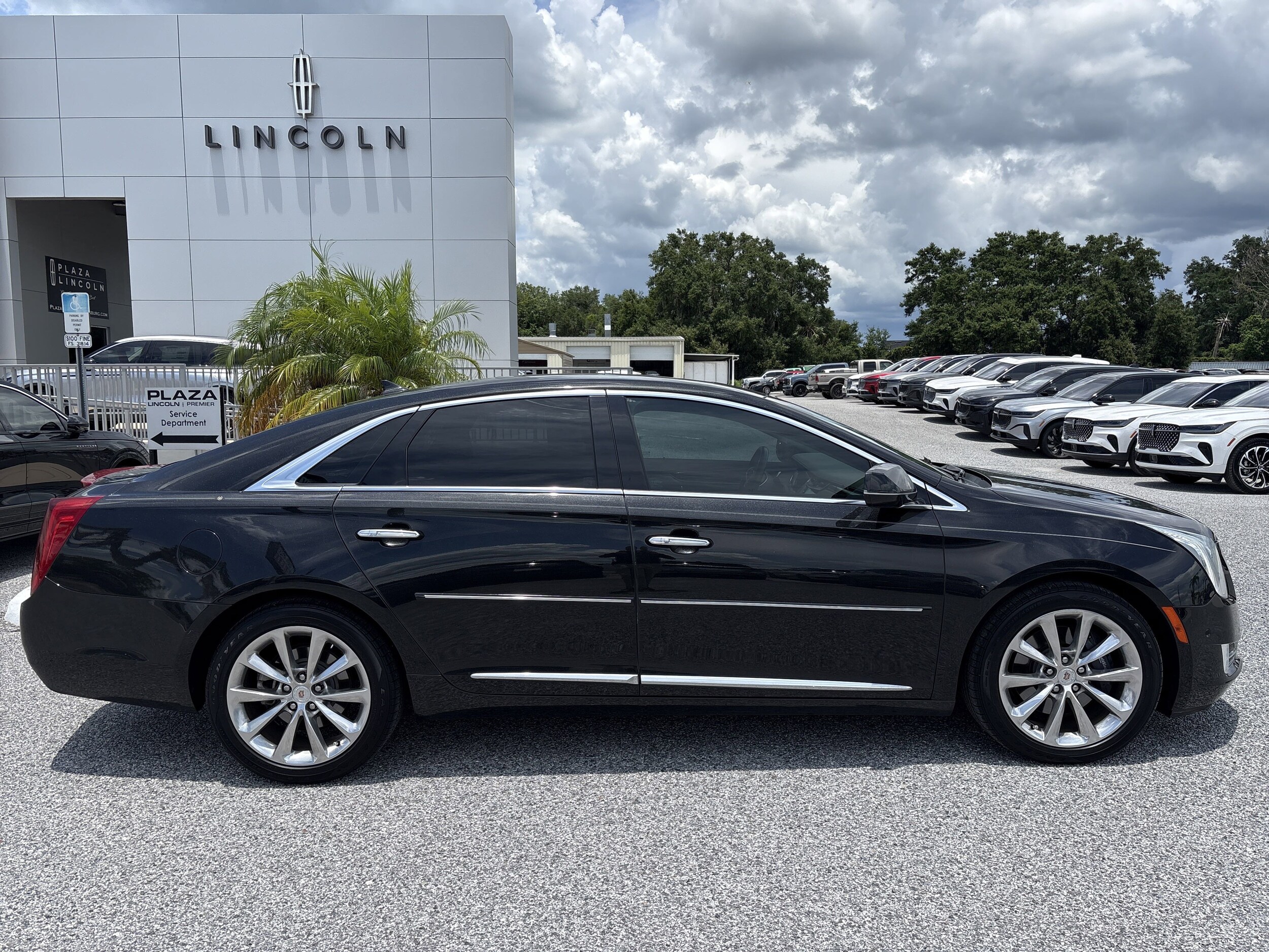 Used 2014 Cadillac XTS Luxury Collection with VIN 2G61M5S37E9230860 for sale in Leesburg, FL