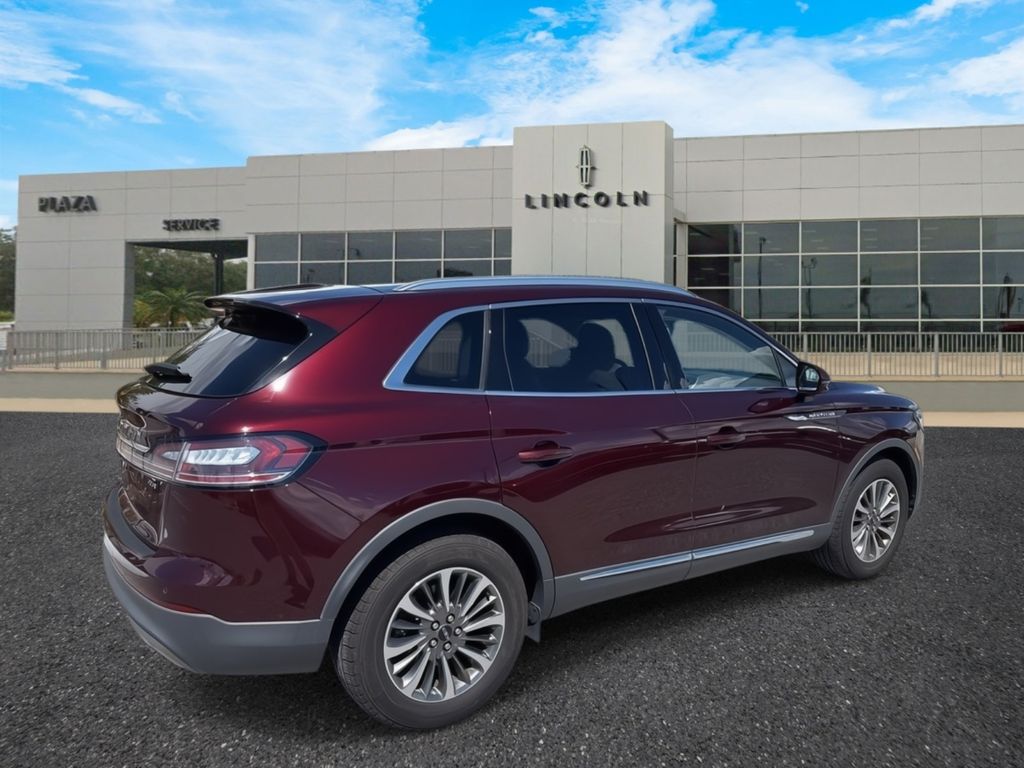 2019 Lincoln Nautilus Select photo 3