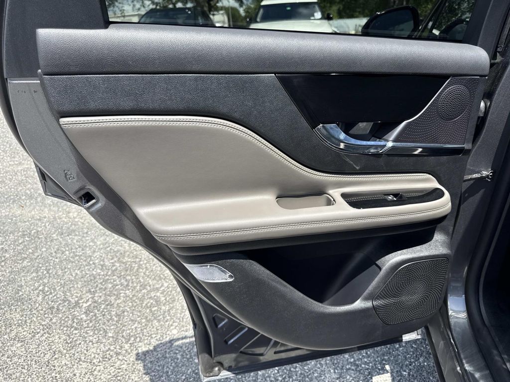 2026 Lincoln Corsair Premiere - Photo 13