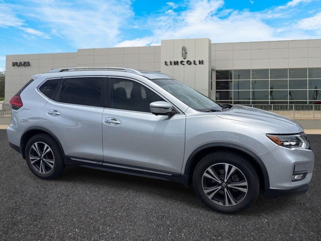 2017 Nissan Rogue SL FWD's photo