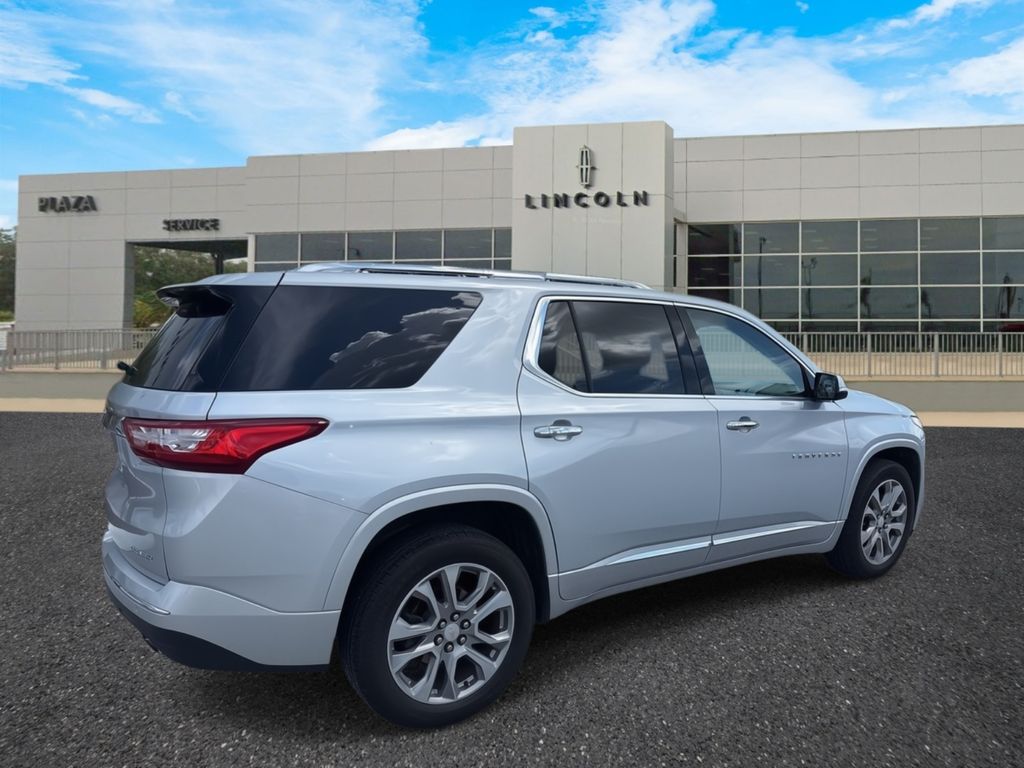 2019 Chevrolet Traverse Premier photo 3
