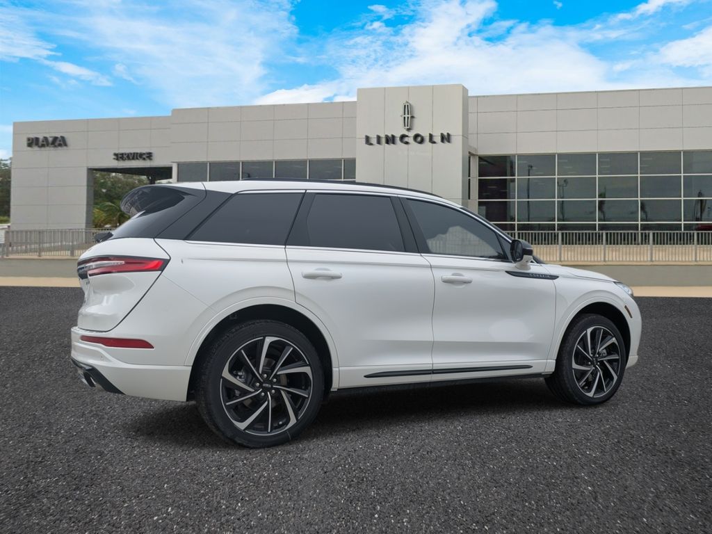 2025 Lincoln Corsair Grand Touring photo 3
