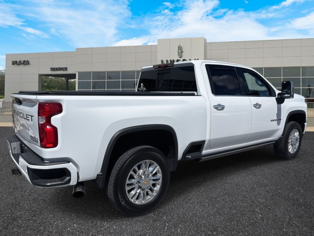 2022 Chevrolet Silverado 2500HD High Country photo 3
