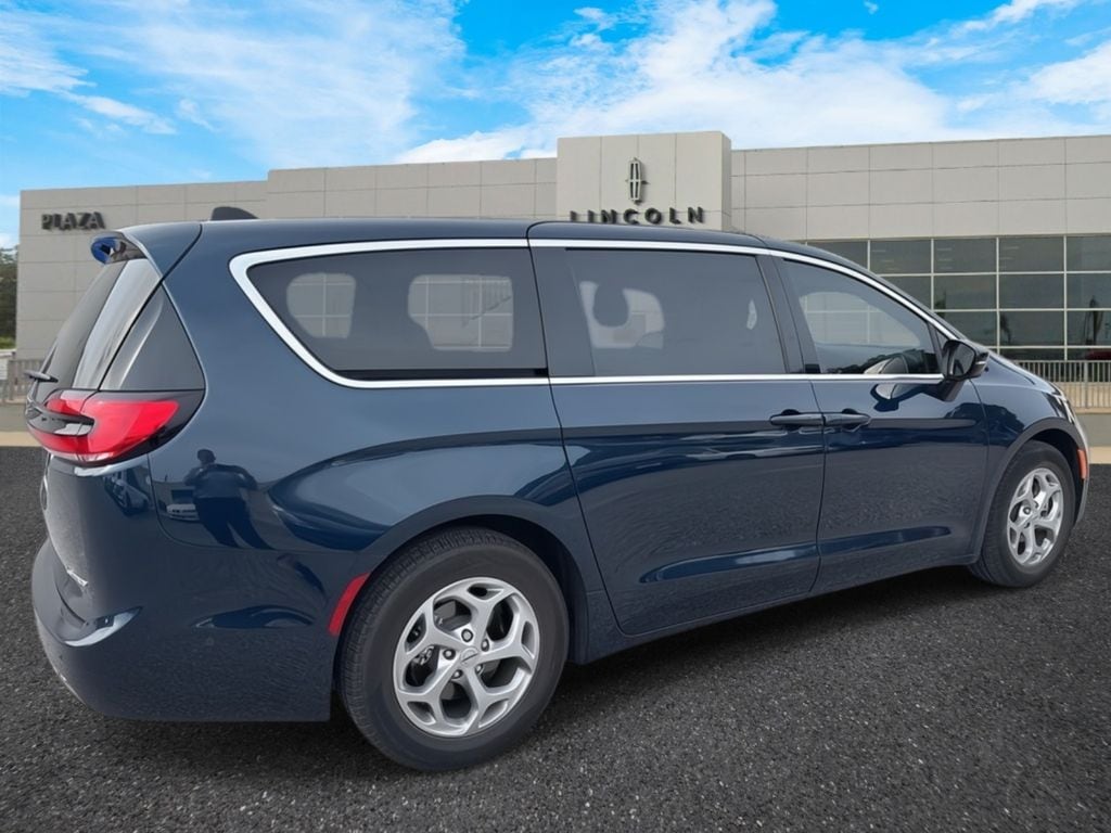 Used 2024 Chrysler Pacifica Limited Minivan/Van
