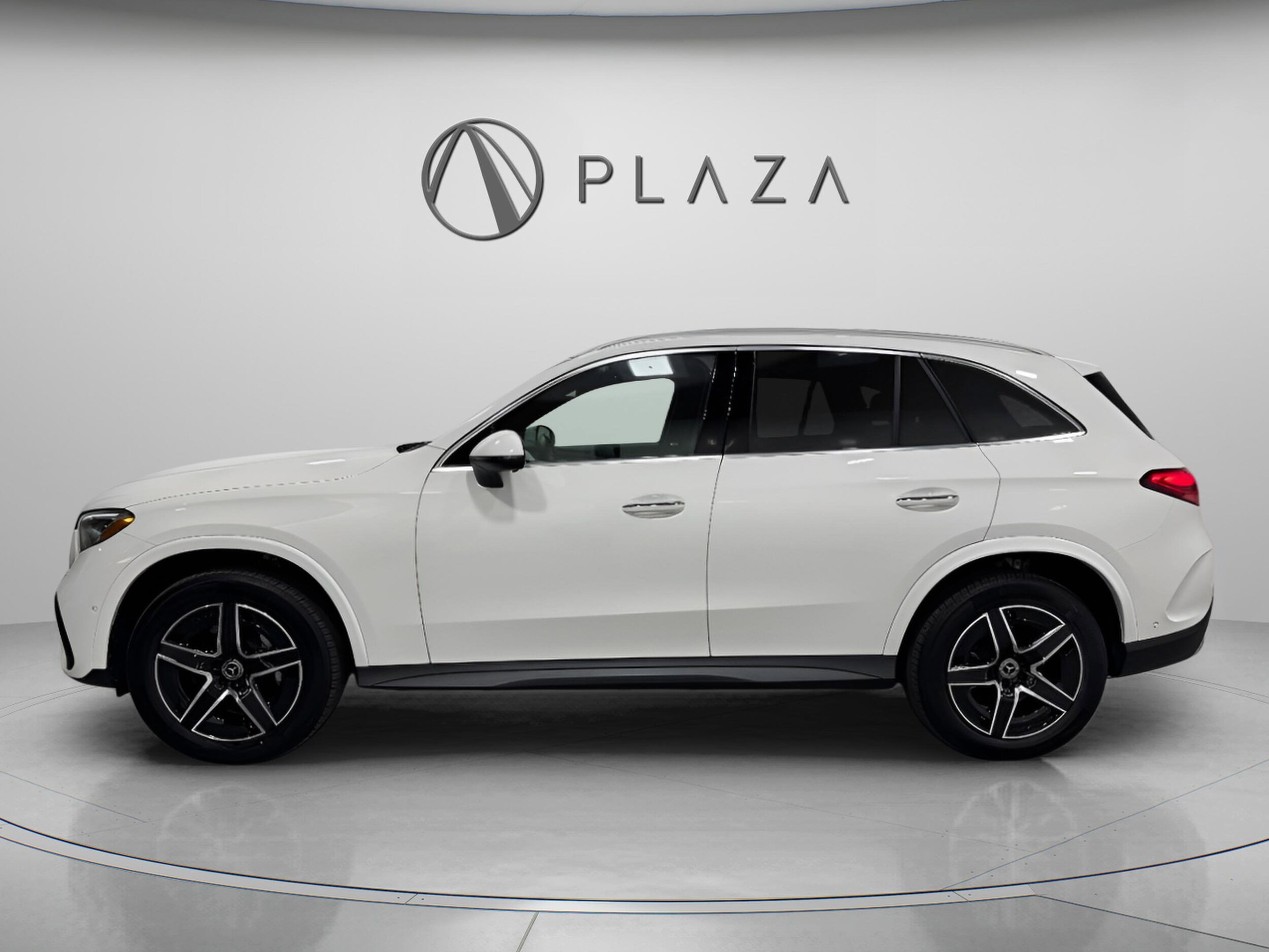 2025 Mercedes Benz GLC 300 4MATIC photo 2