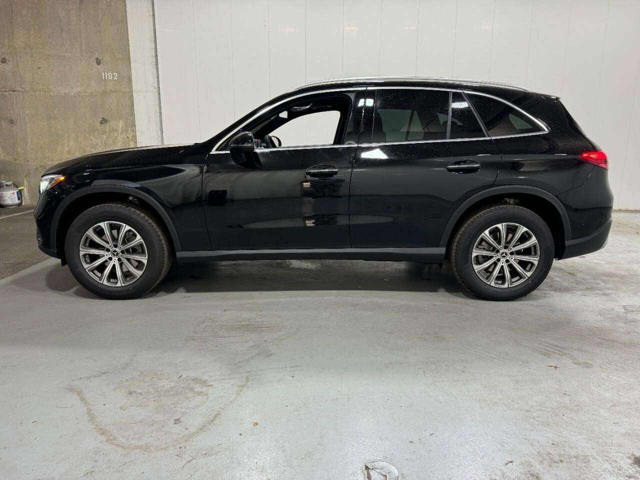 2026 Mercedes Benz GLC 300 4MATIC photo 2
