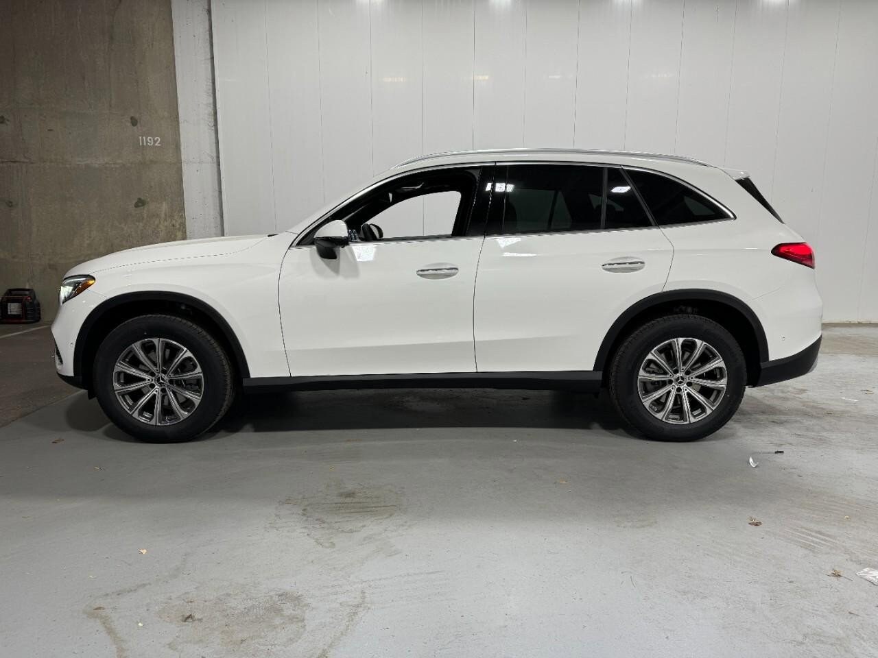 2026 Mercedes Benz GLC 300 4MATIC photo 2