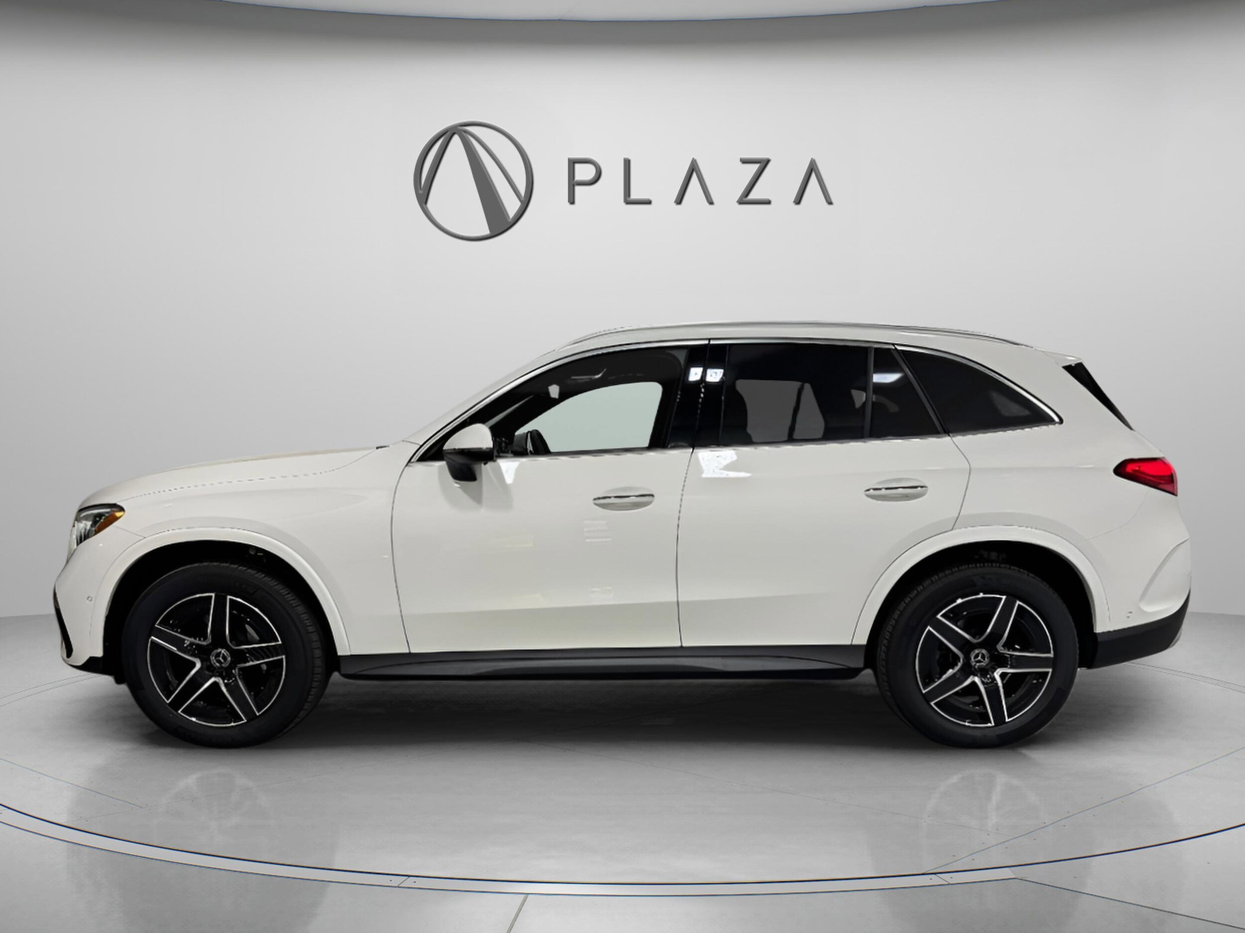 2025 Mercedes Benz GLC 300 4MATIC photo 2