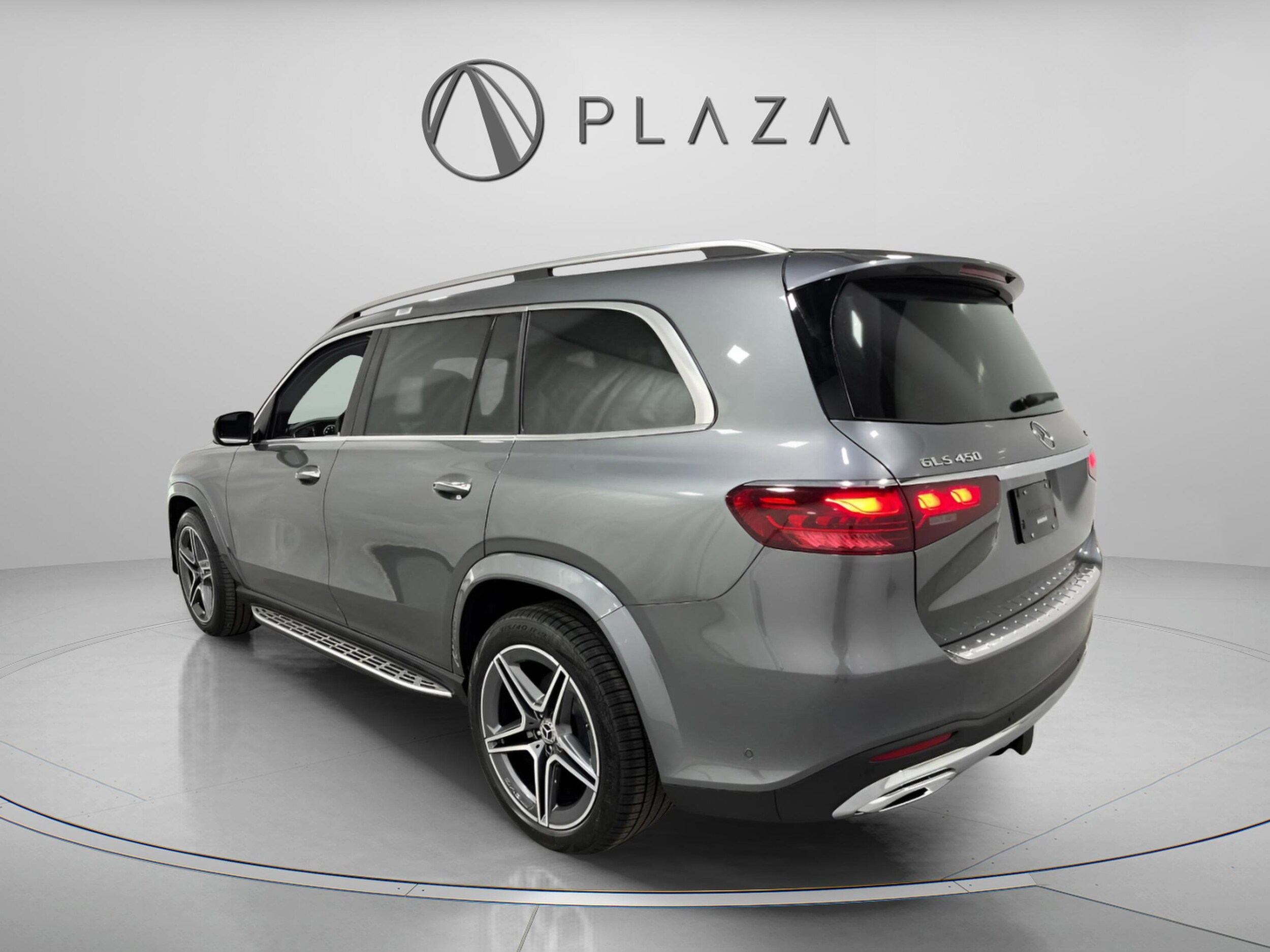 2025 Mercedes Benz GLS 450 4MATIC photo 3