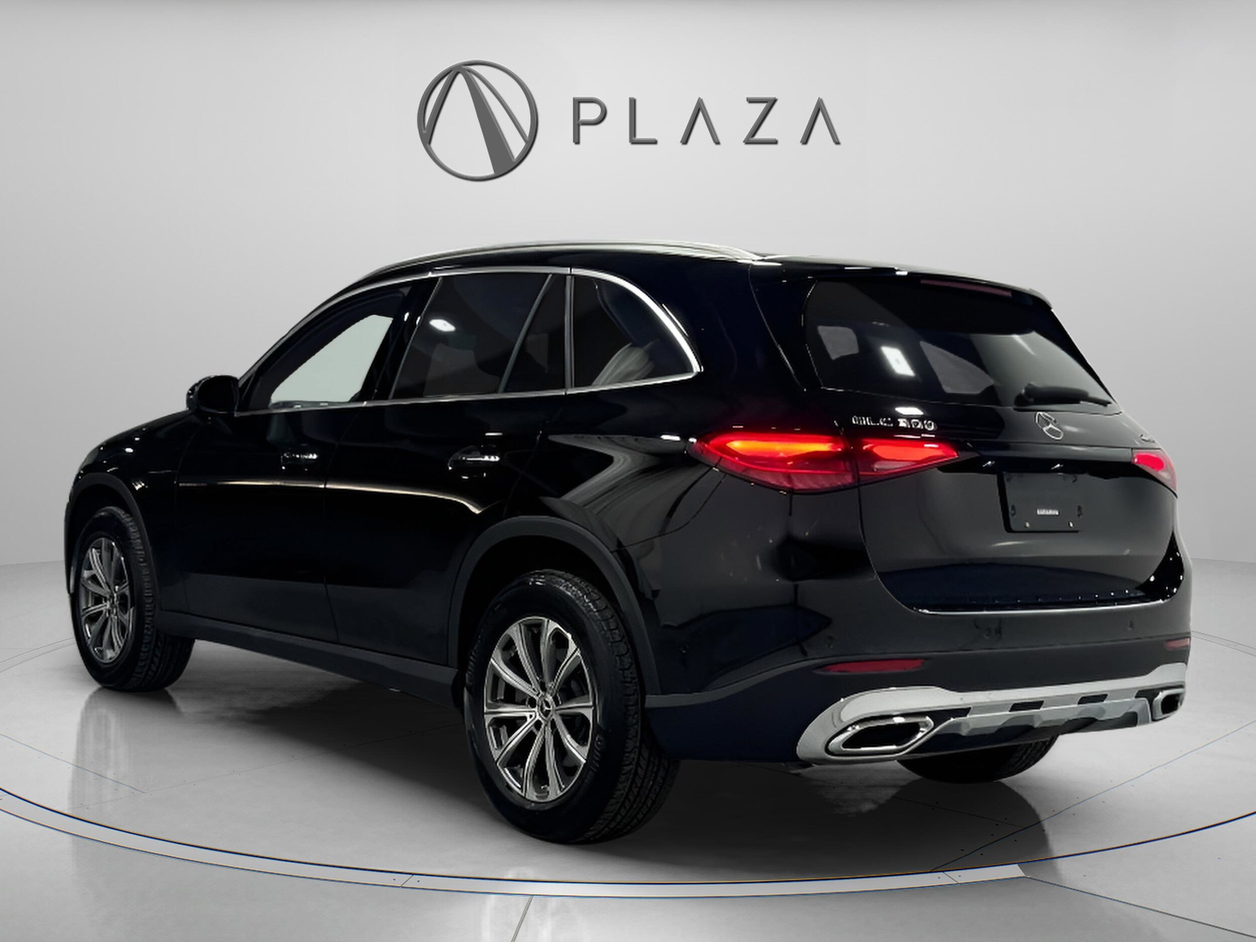 2025 Mercedes Benz GLC 300 4MATIC photo 3