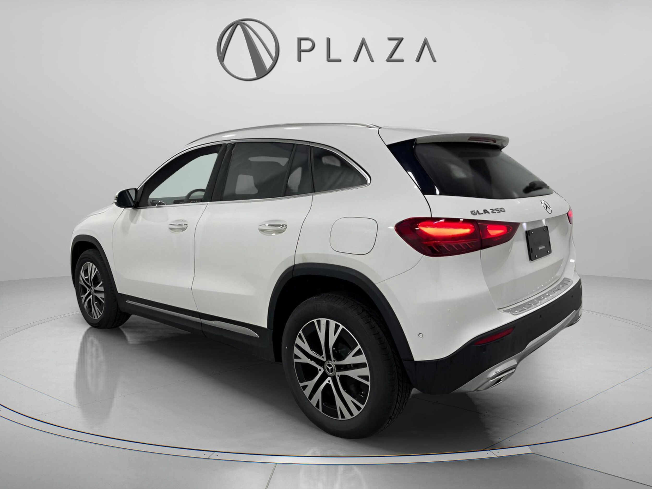2025 Mercedes Benz GLA 250 4MATIC photo 3