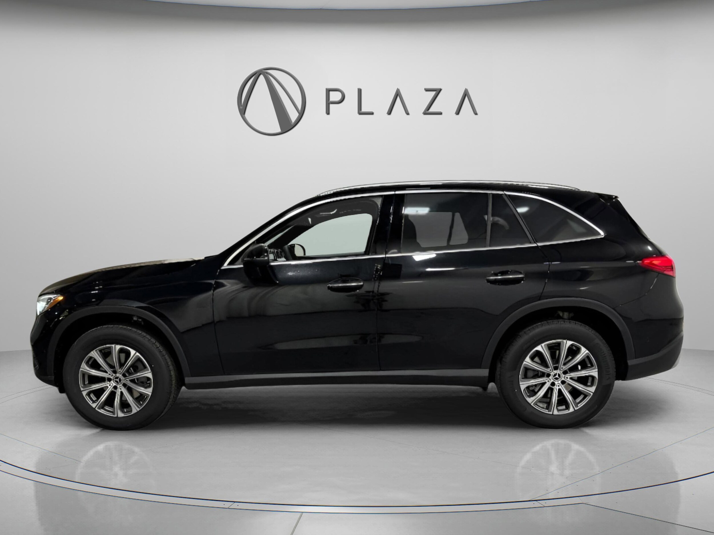 2025 Mercedes Benz GLC 300 4MATIC photo 2
