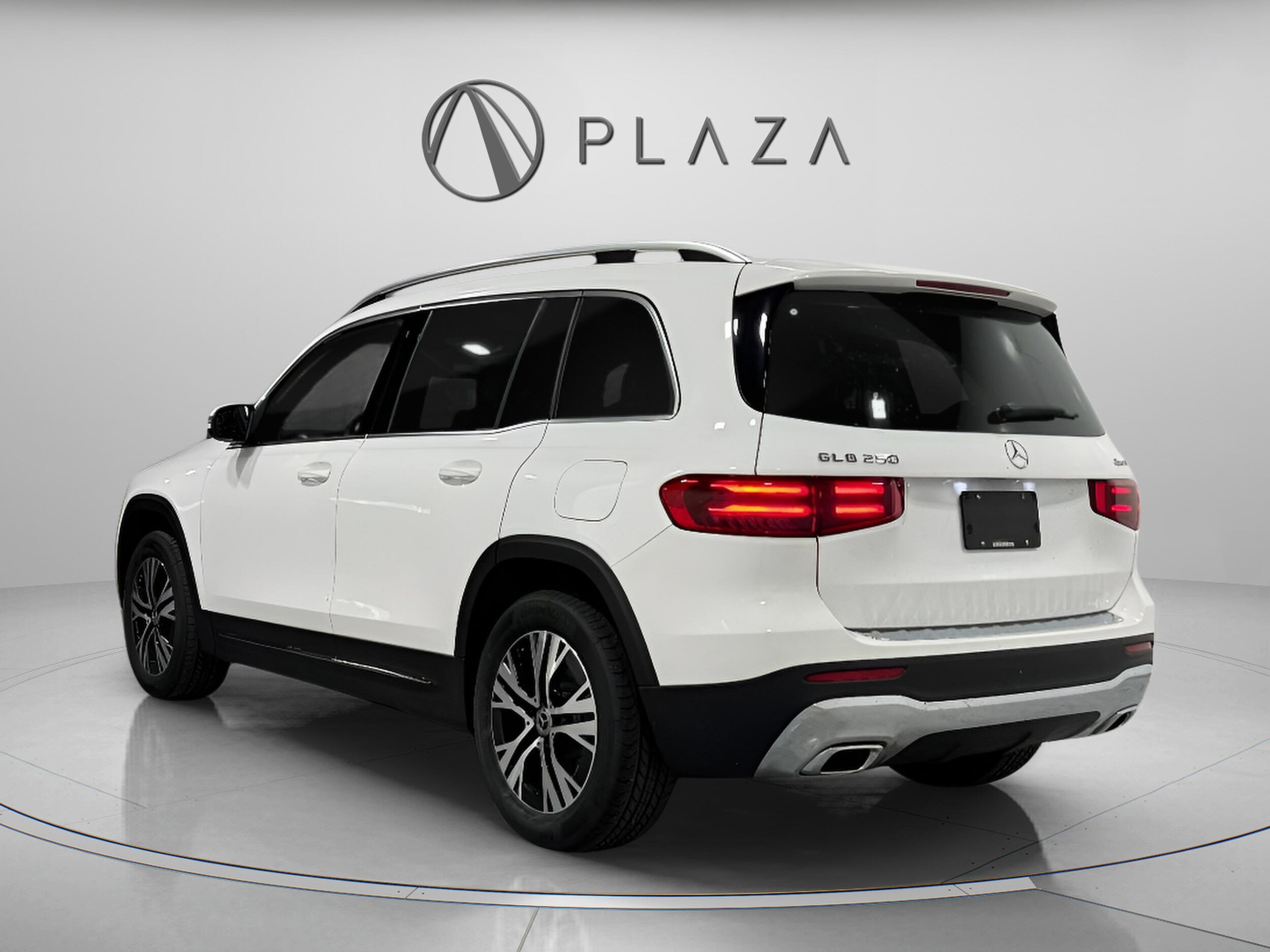 2026 Mercedes Benz GLB 250 4MATIC photo 3