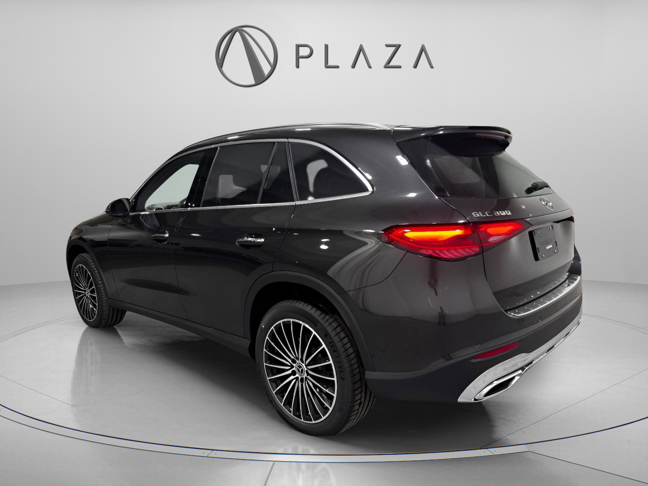 2025 Mercedes Benz GLC 300 4MATIC photo 2