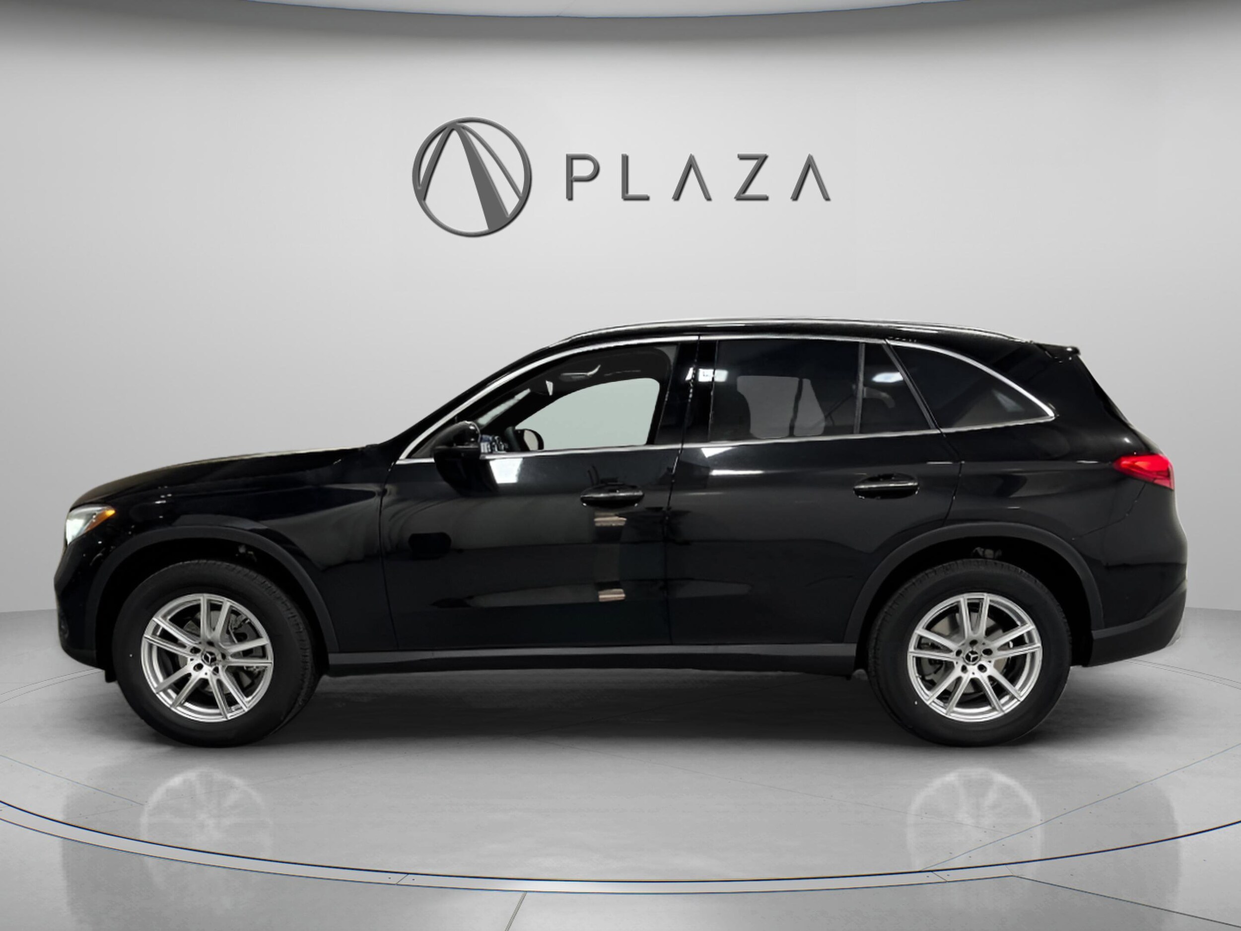 2026 Mercedes Benz GLC 300 4MATIC photo 2