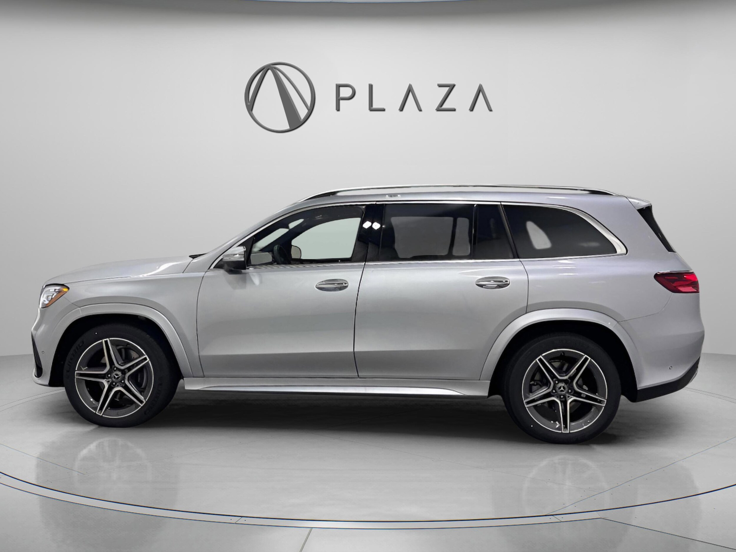 2025 Mercedes Benz GLS 450 4MATIC photo 2