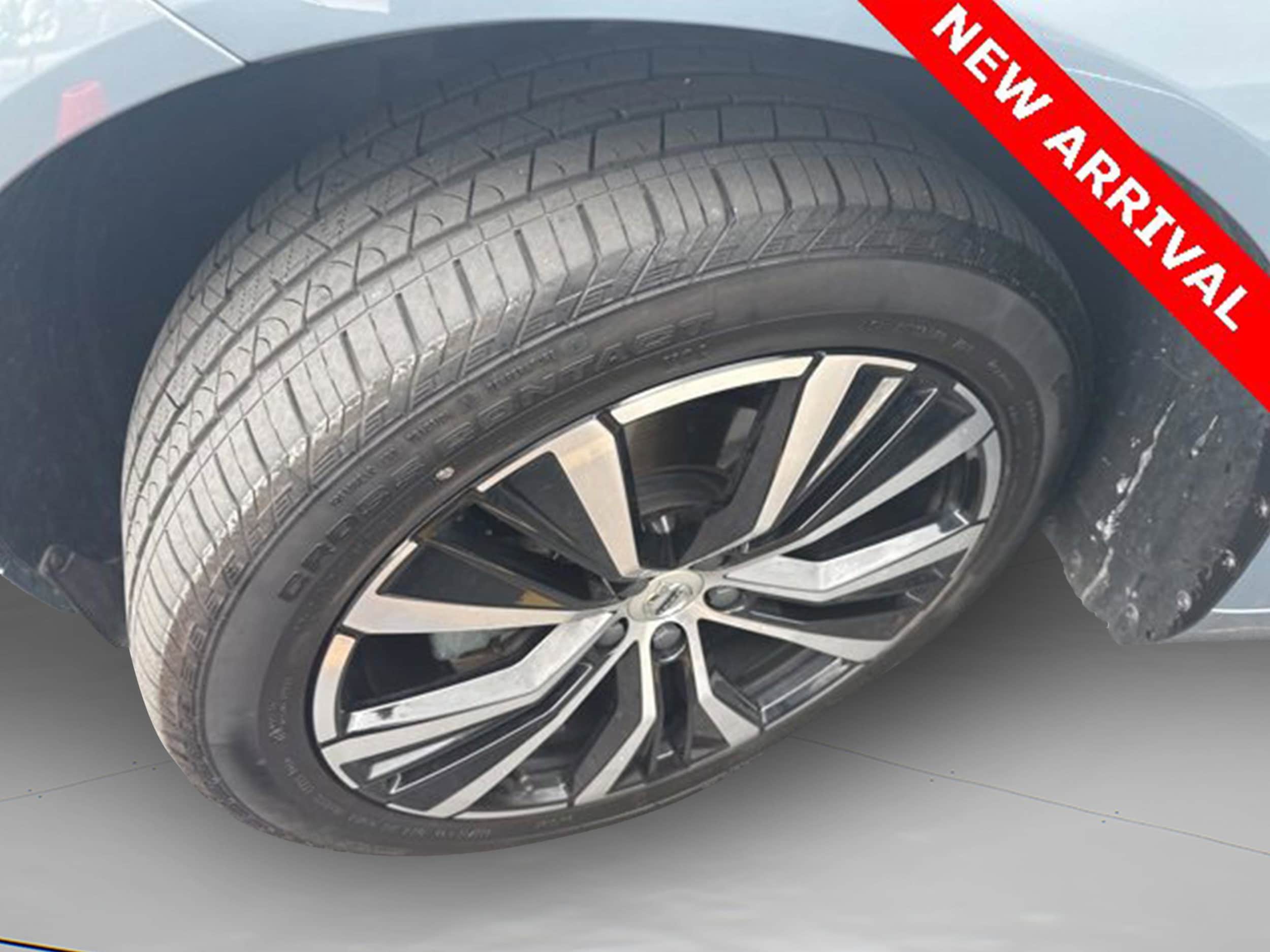 Used 2024 Volvo XC60 Plus with VIN YV4L12RLXR1729484 for sale in Creve Coeur, MO
