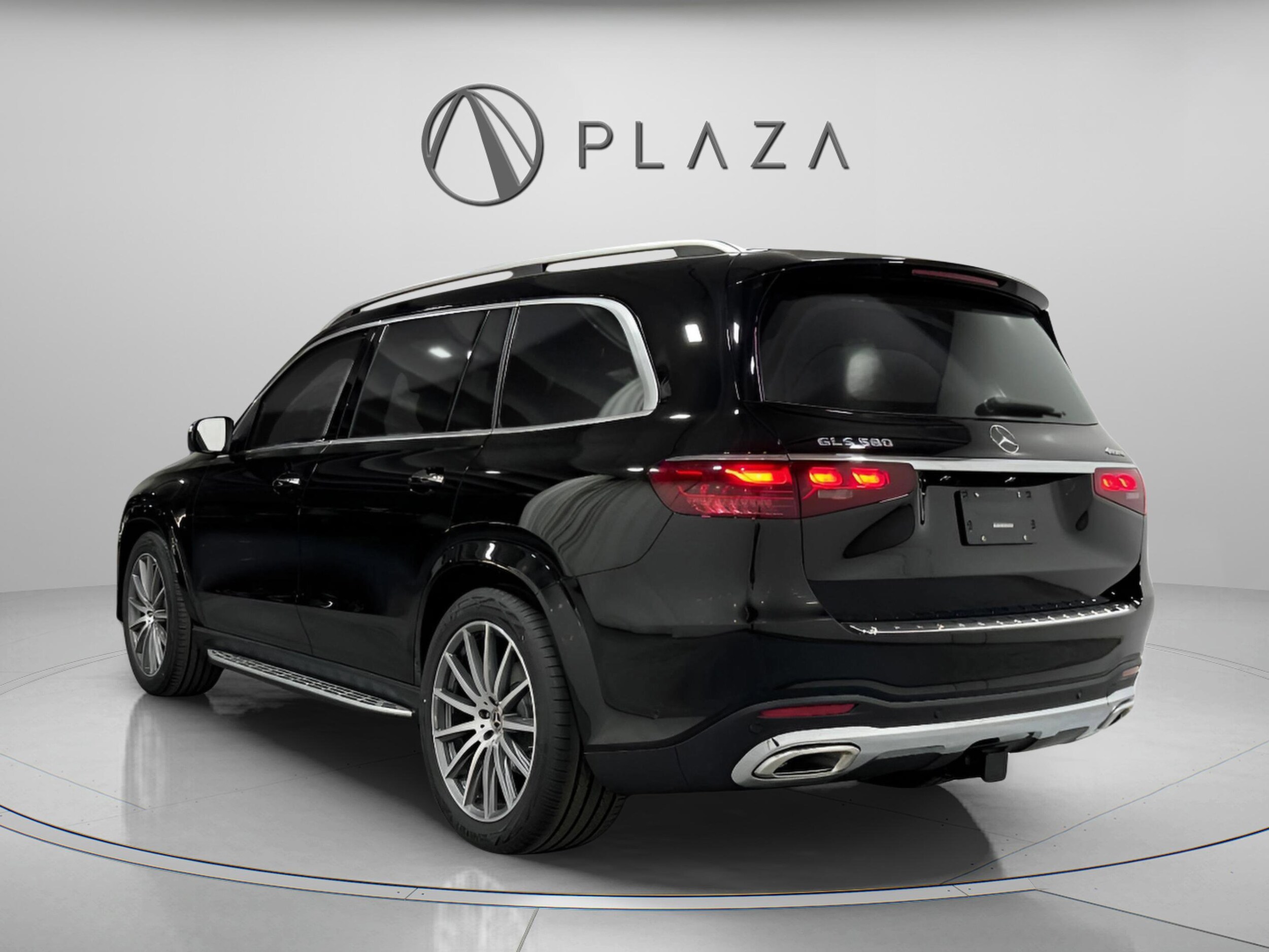 2026 Mercedes Benz GLS 580 4MATIC photo 3