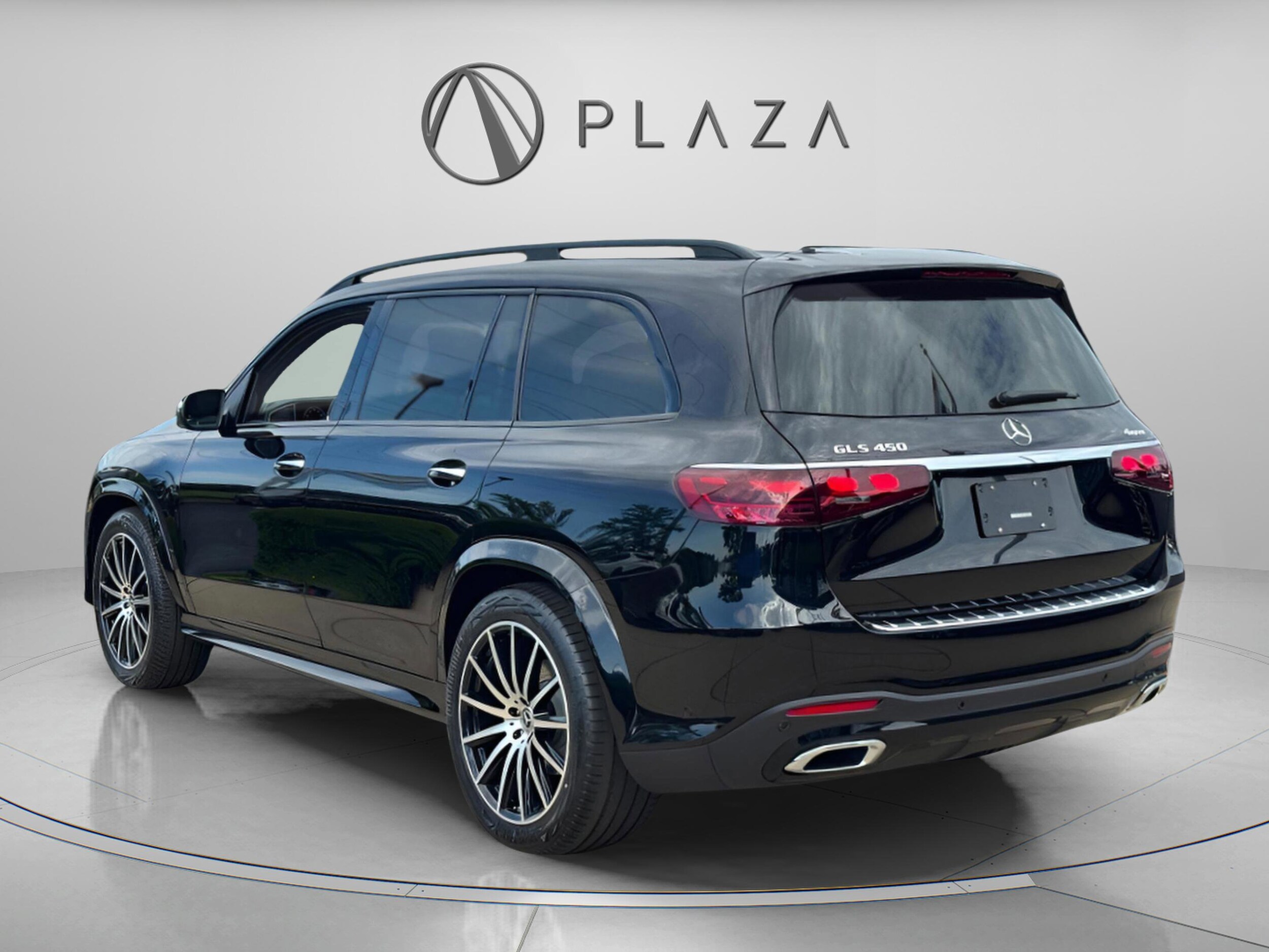 2025 Mercedes Benz GLS 450 4MATIC photo 3