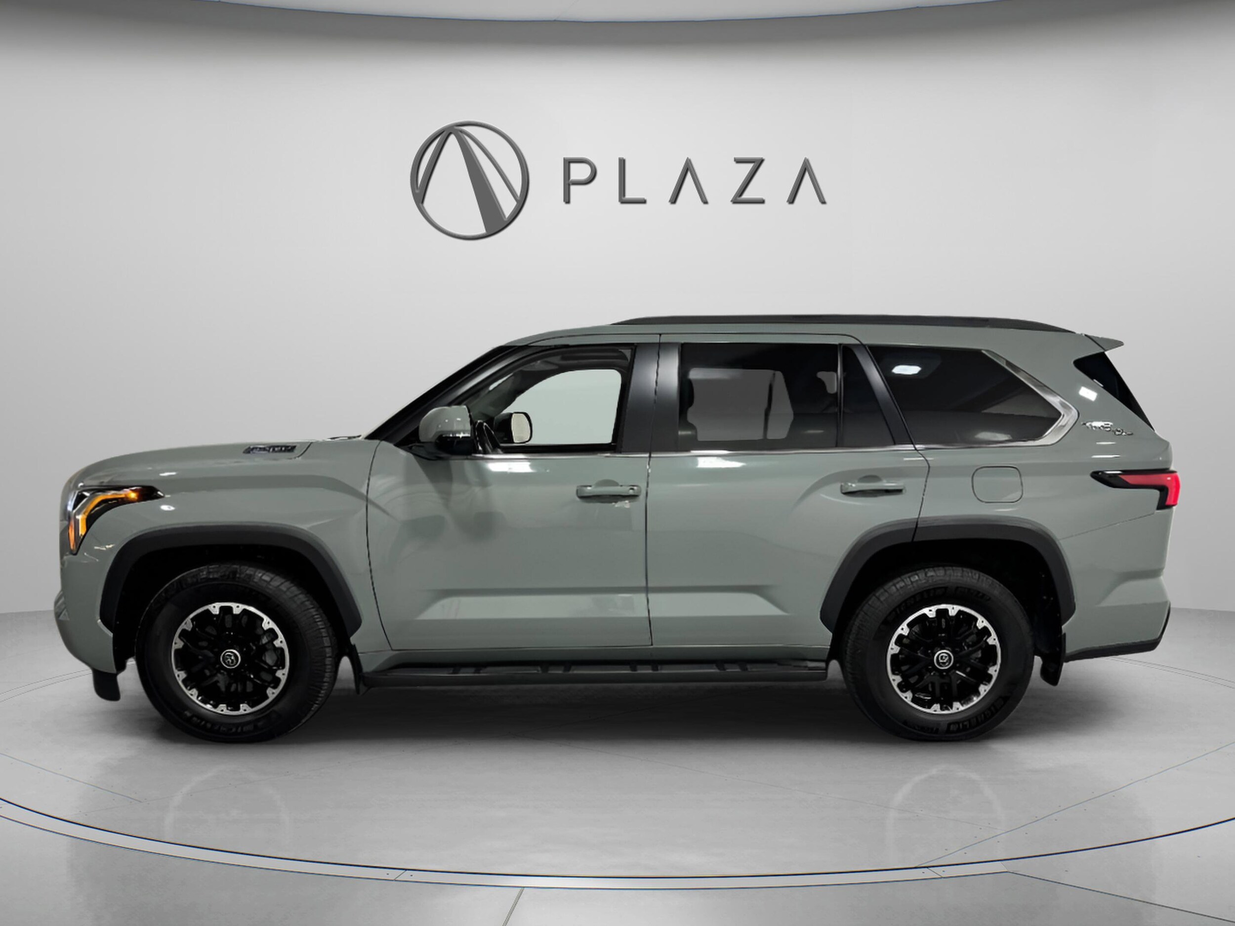 2024 Toyota Sequoia SR5 photo 2