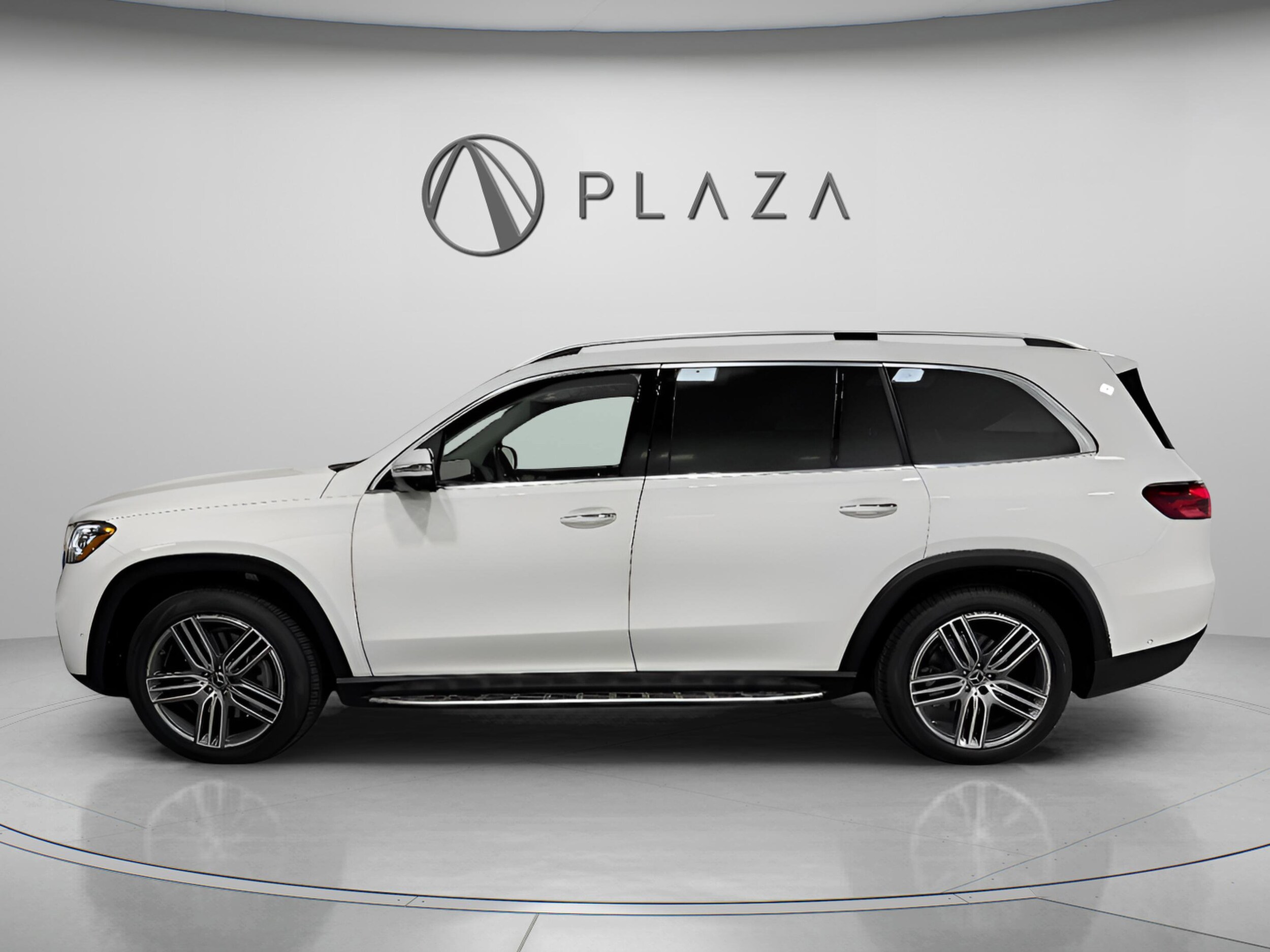 2025 Mercedes Benz GLS 450 4MATIC photo 2