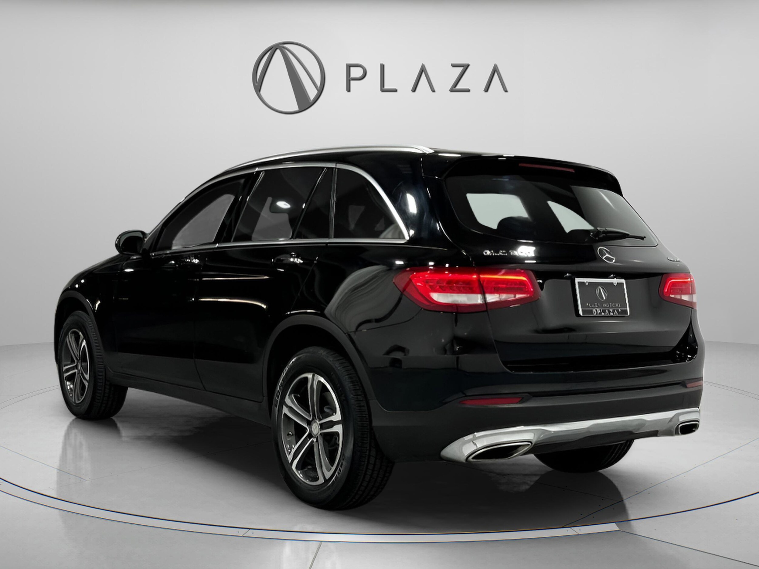 2017 Mercedes Benz GLC 300 4MATIC photo 3