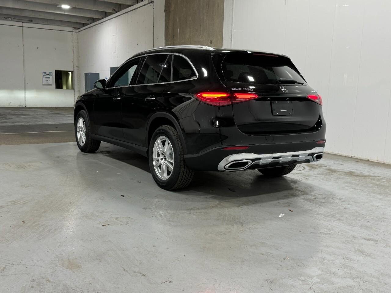 2026 Mercedes Benz GLC 300 4MATIC photo 3