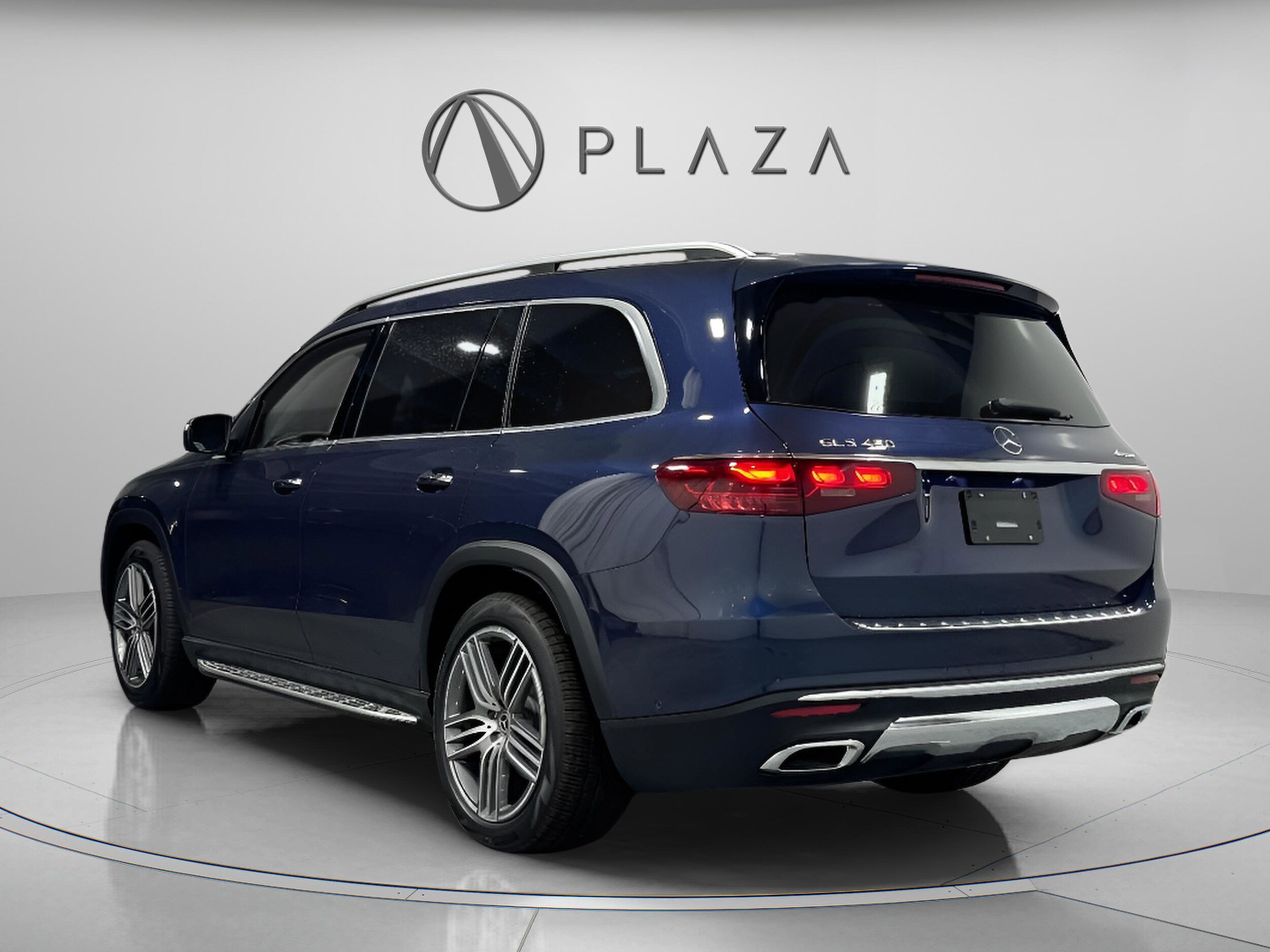 2026 Mercedes Benz GLS 450 4MATIC photo 3