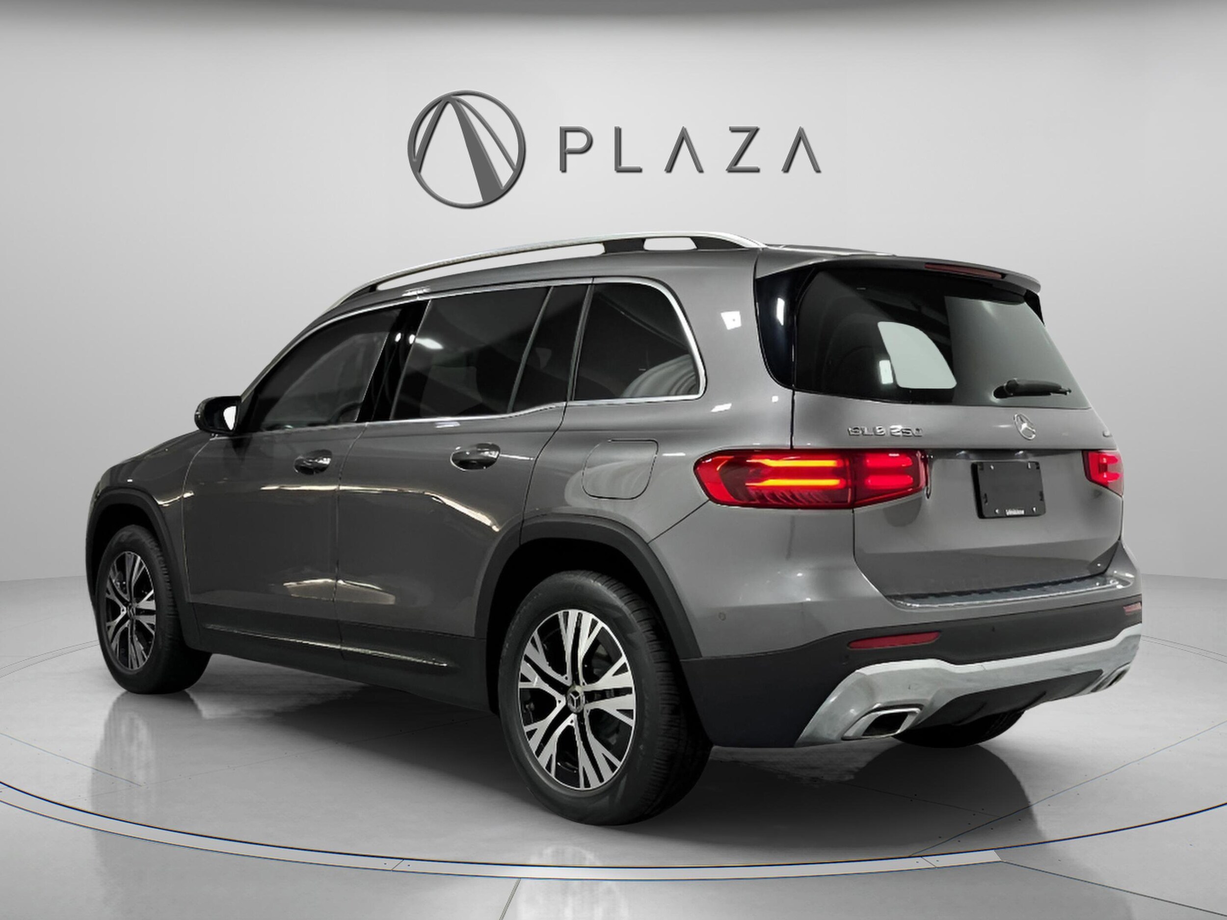 2025 Mercedes Benz GLB 250 4MATIC photo 3