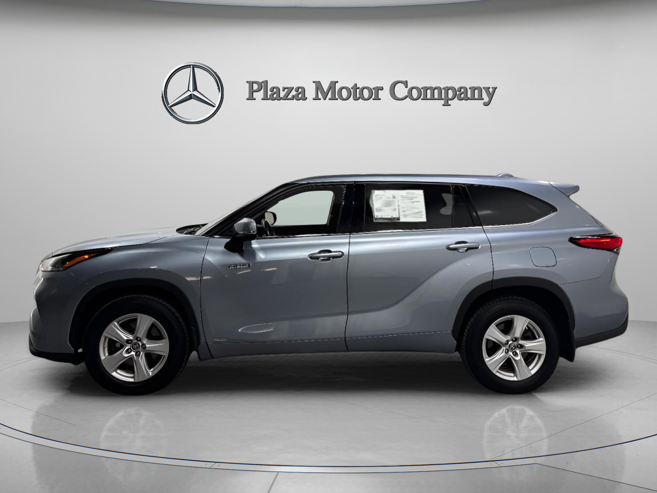 Used 2021 Toyota Highlander LE with VIN 5TDBBRCH5MS058441 for sale in Creve Coeur, MO