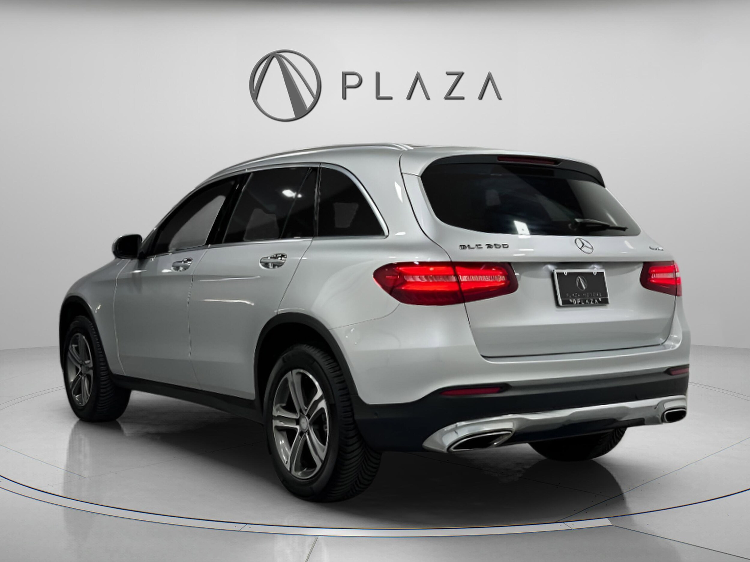 2017 Mercedes Benz GLC 300 4MATIC photo 3