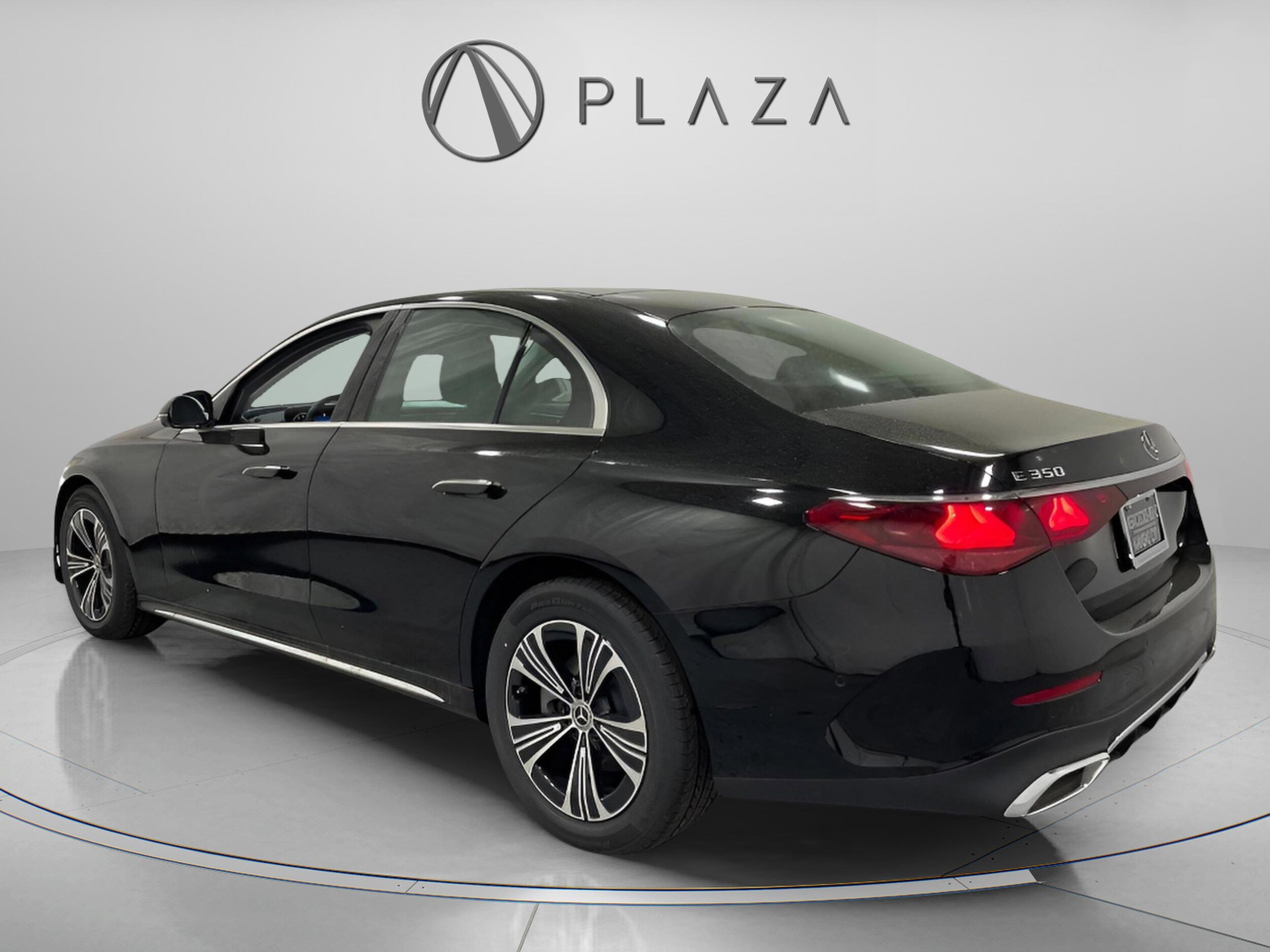 2025 Mercedes Benz GLS 450 4MATIC photo 3