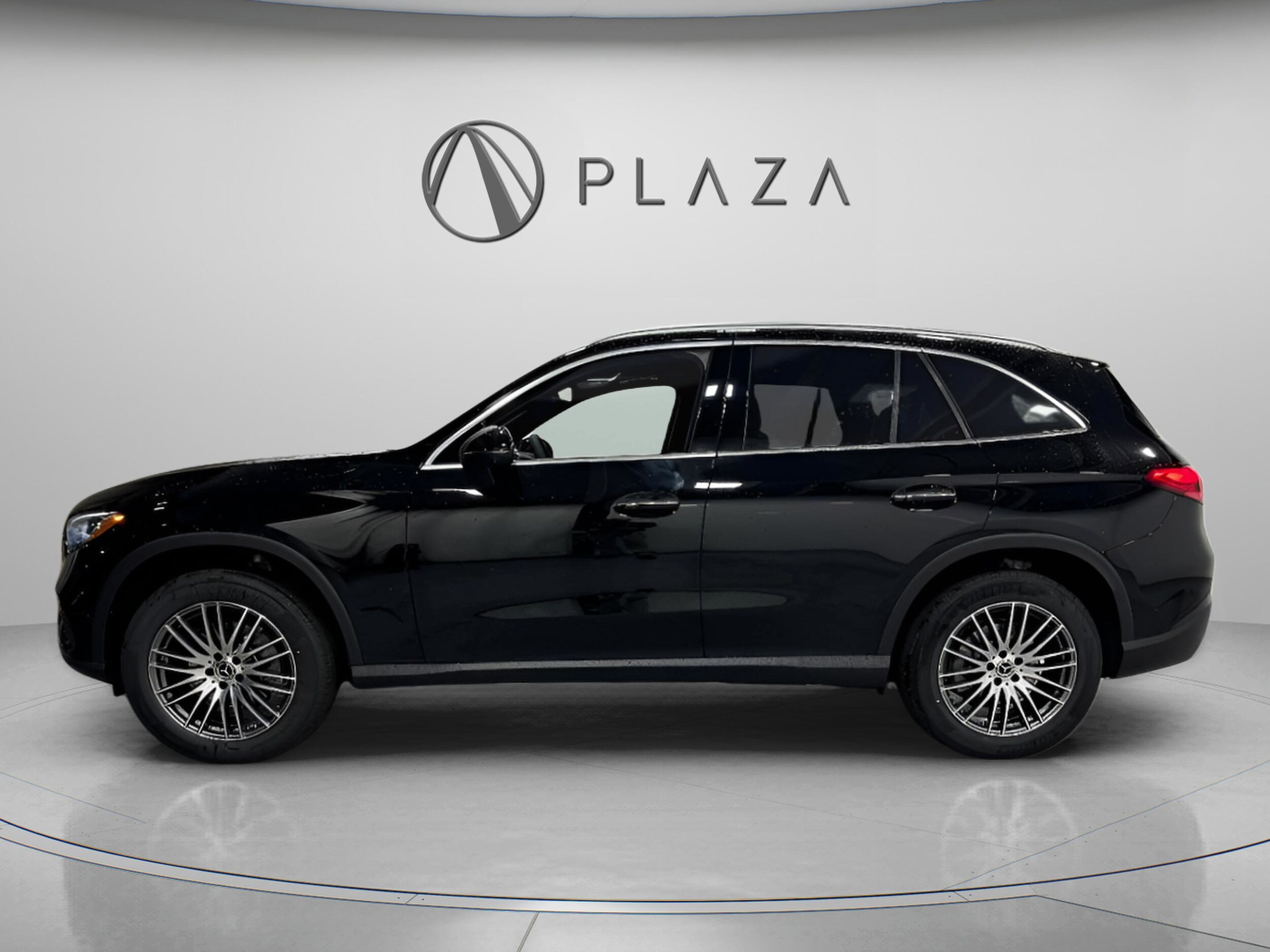 2026 Mercedes Benz GLC 300 4MATIC photo 2