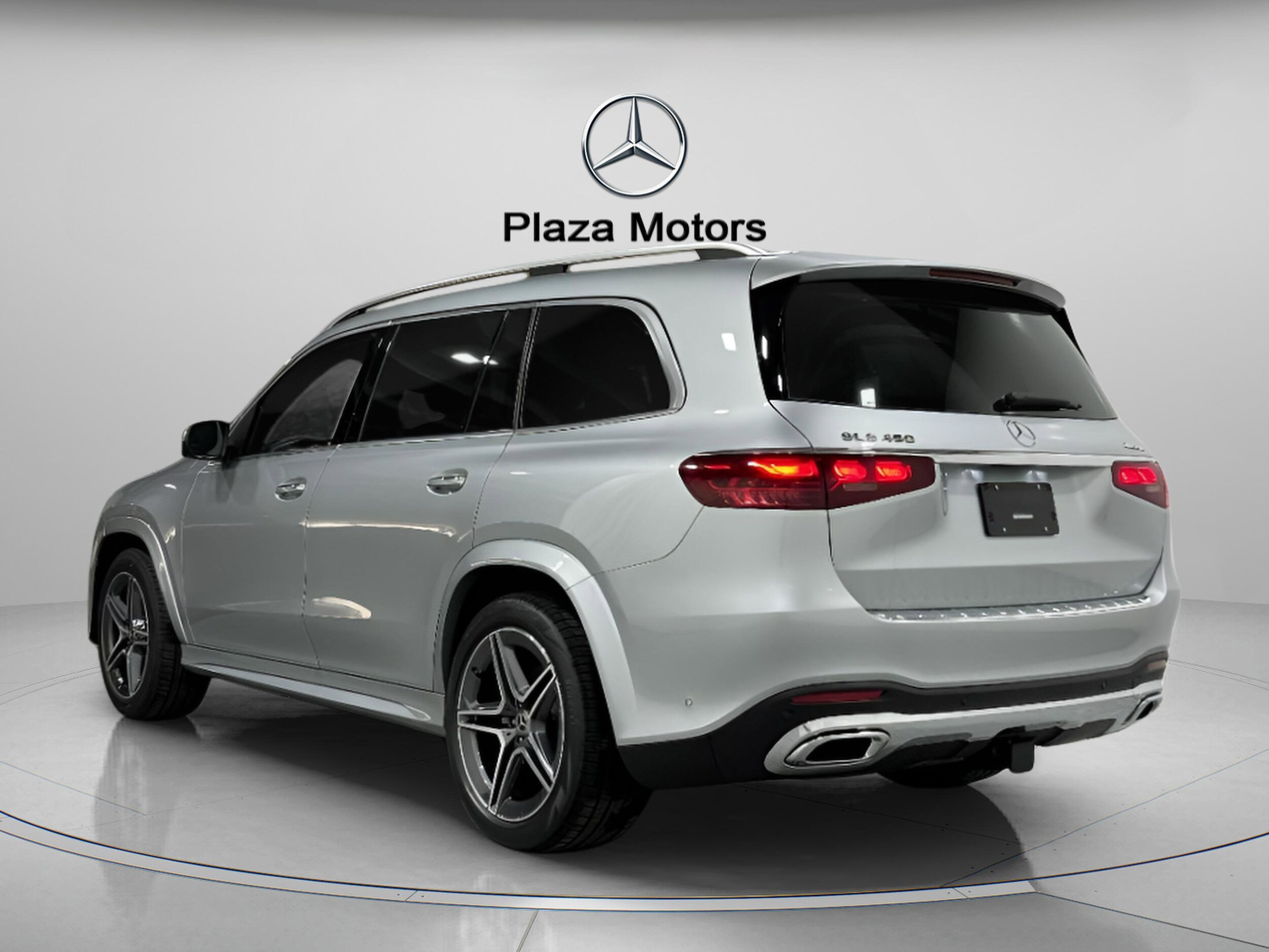 2025 Mercedes Benz GLS 450 4MATIC photo 3