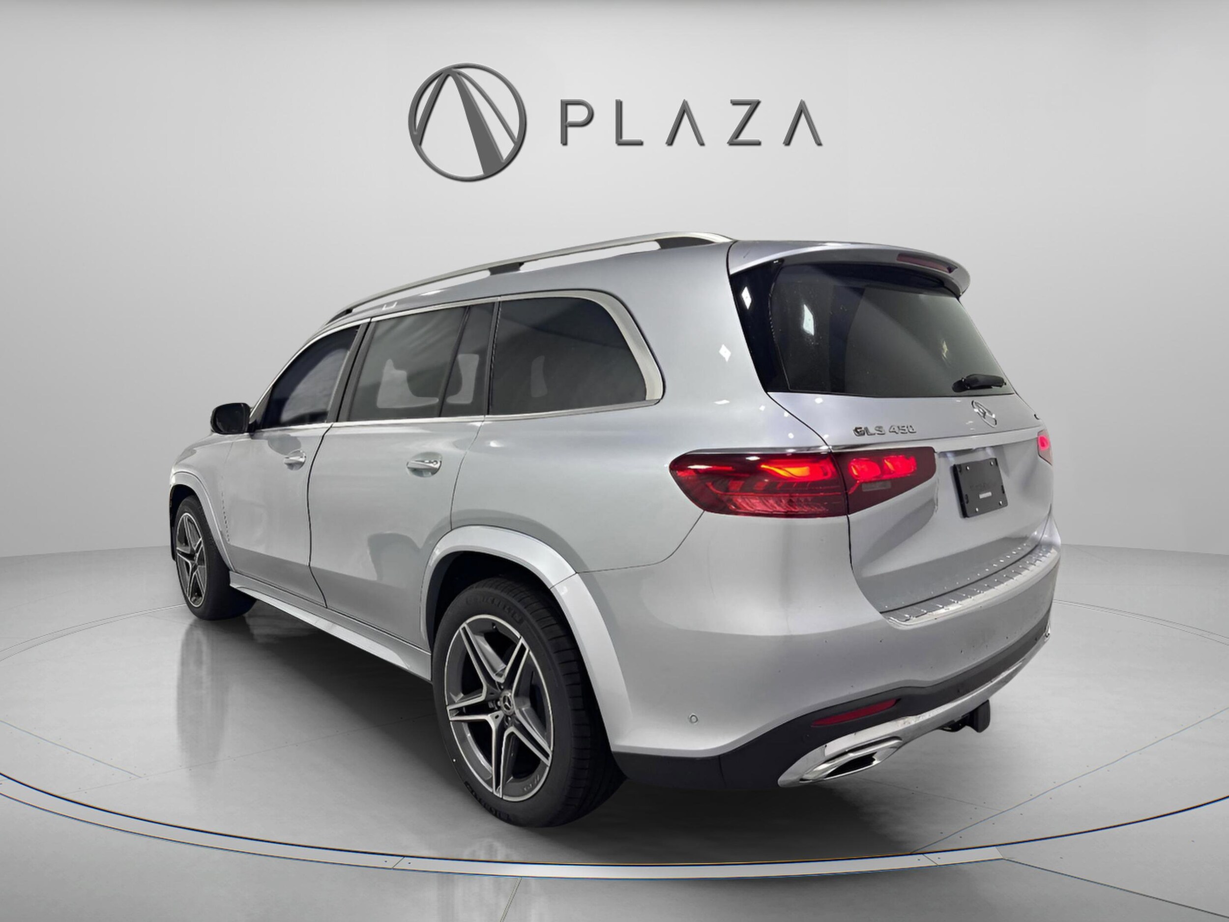 2025 Mercedes Benz GLS 450 4MATIC photo 3