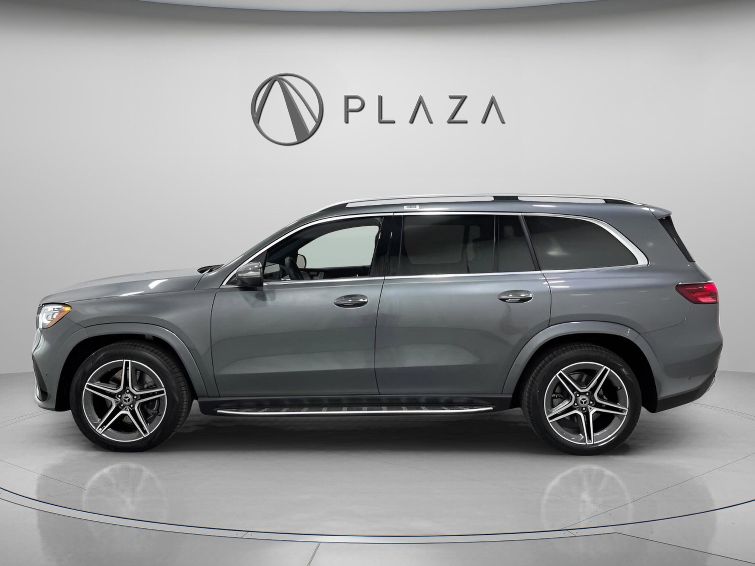 2025 Mercedes Benz GLS 450 4MATIC photo 2