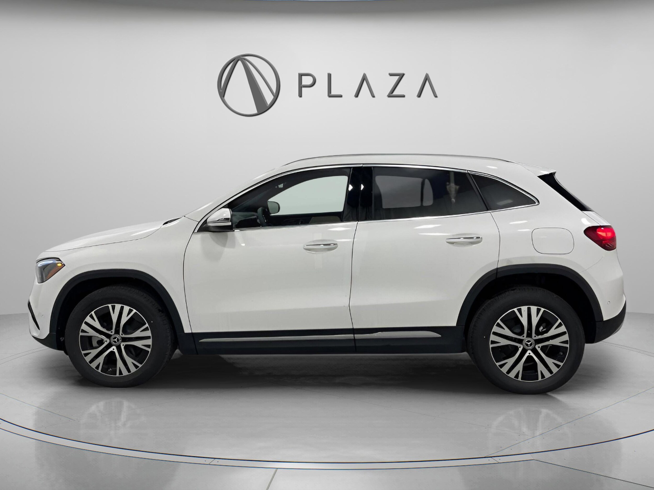2025 Mercedes Benz GLA 250 4MATIC photo 2