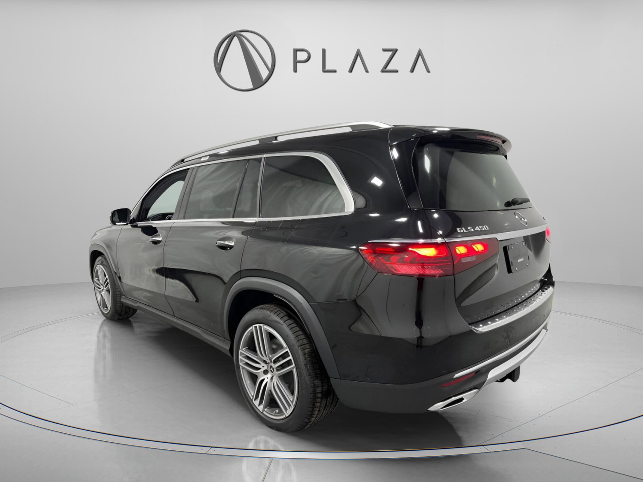 2025 Mercedes Benz GLS 450 4MATIC photo 2
