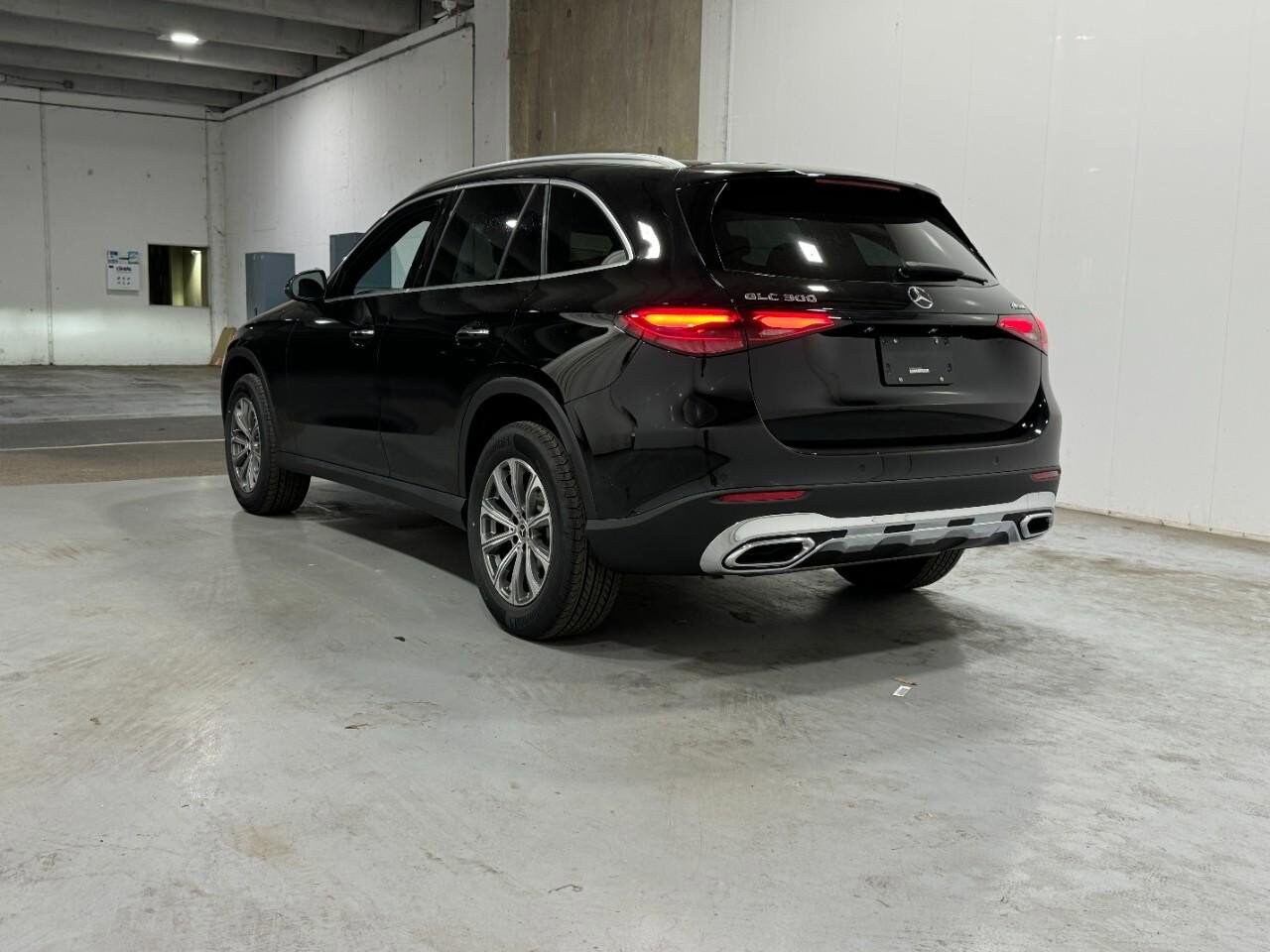 2026 Mercedes Benz GLC 300 4MATIC photo 3