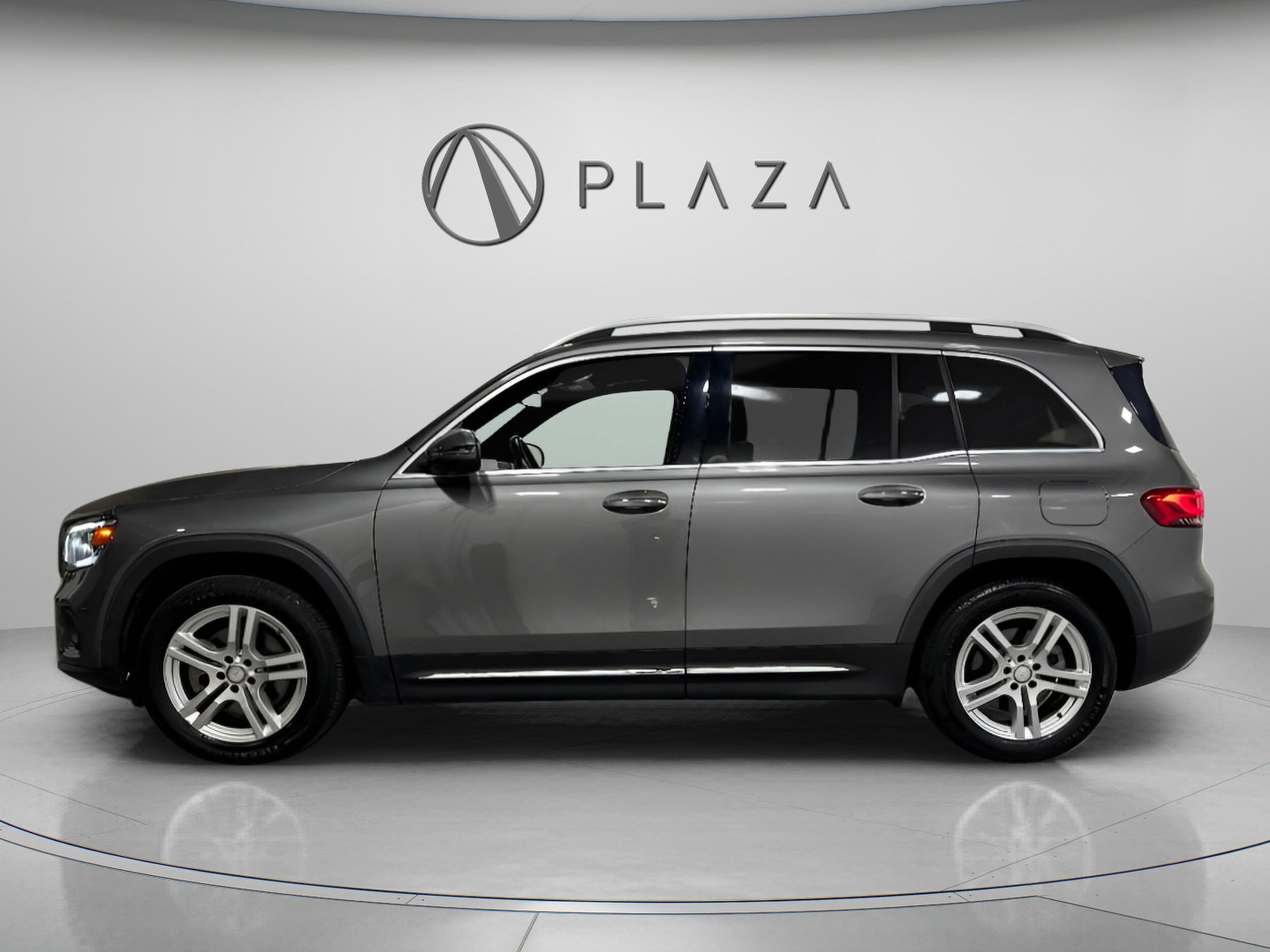 2021 Mercedes Benz GLB 250 4MATIC photo 2