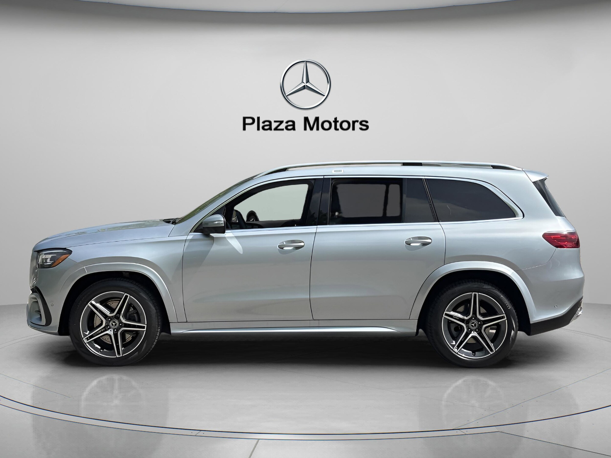 2025 Mercedes Benz GLS 450 4MATIC photo 2