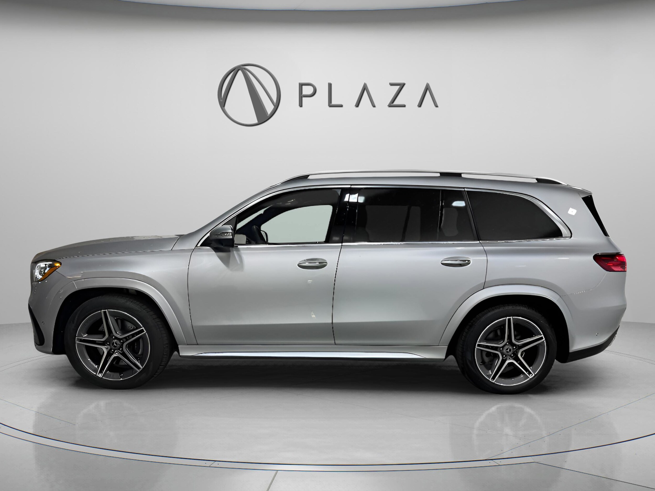 2025 Mercedes Benz GLS 450 4MATIC photo 2