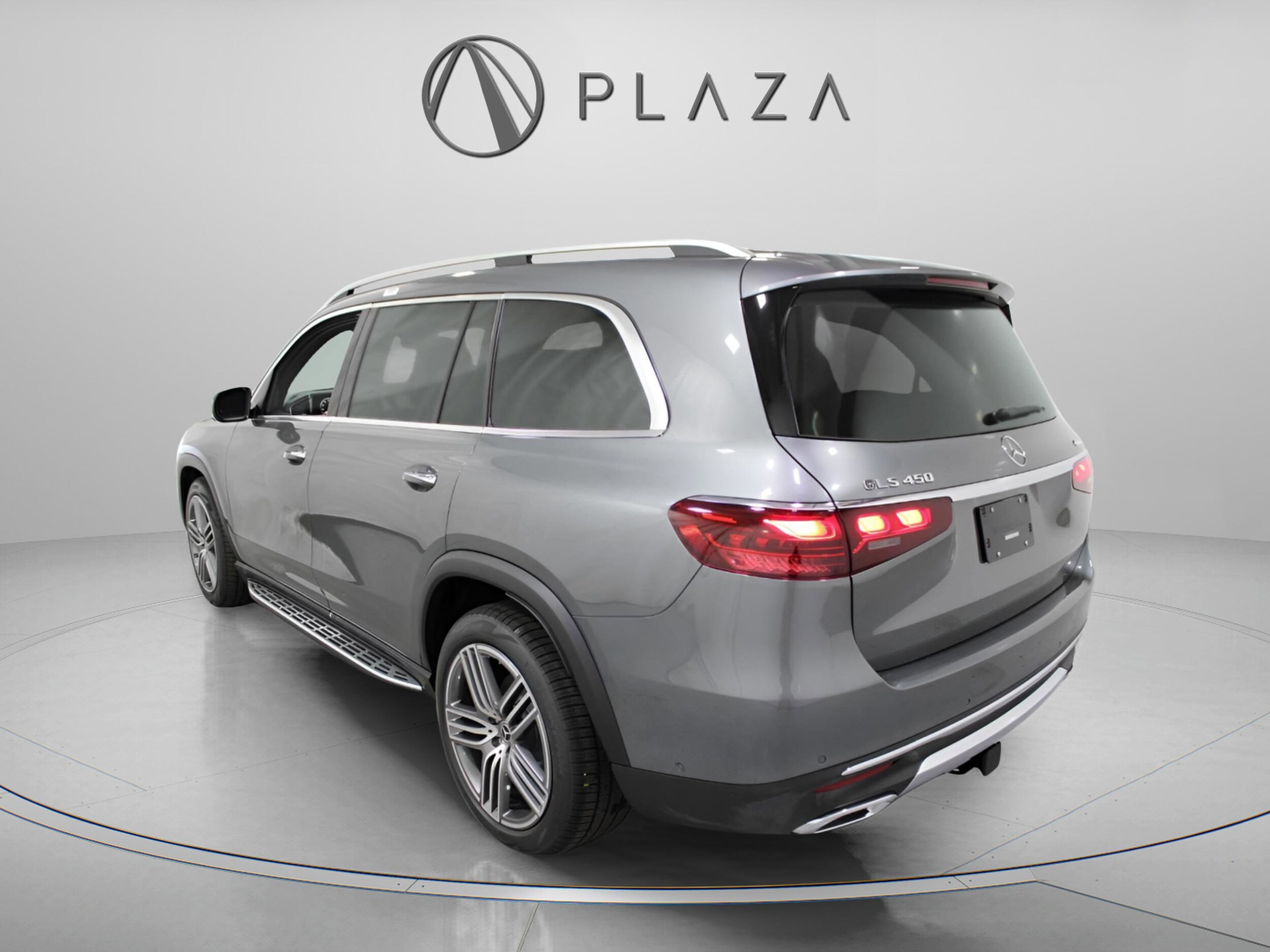 2025 Mercedes Benz GLS 450 4MATIC photo 3