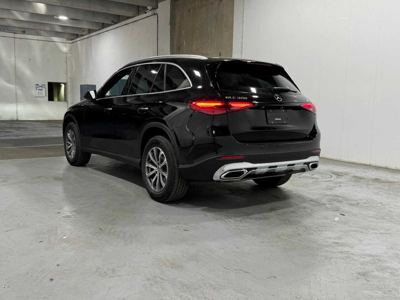 2026 Mercedes Benz GLC 300 4MATIC photo 3