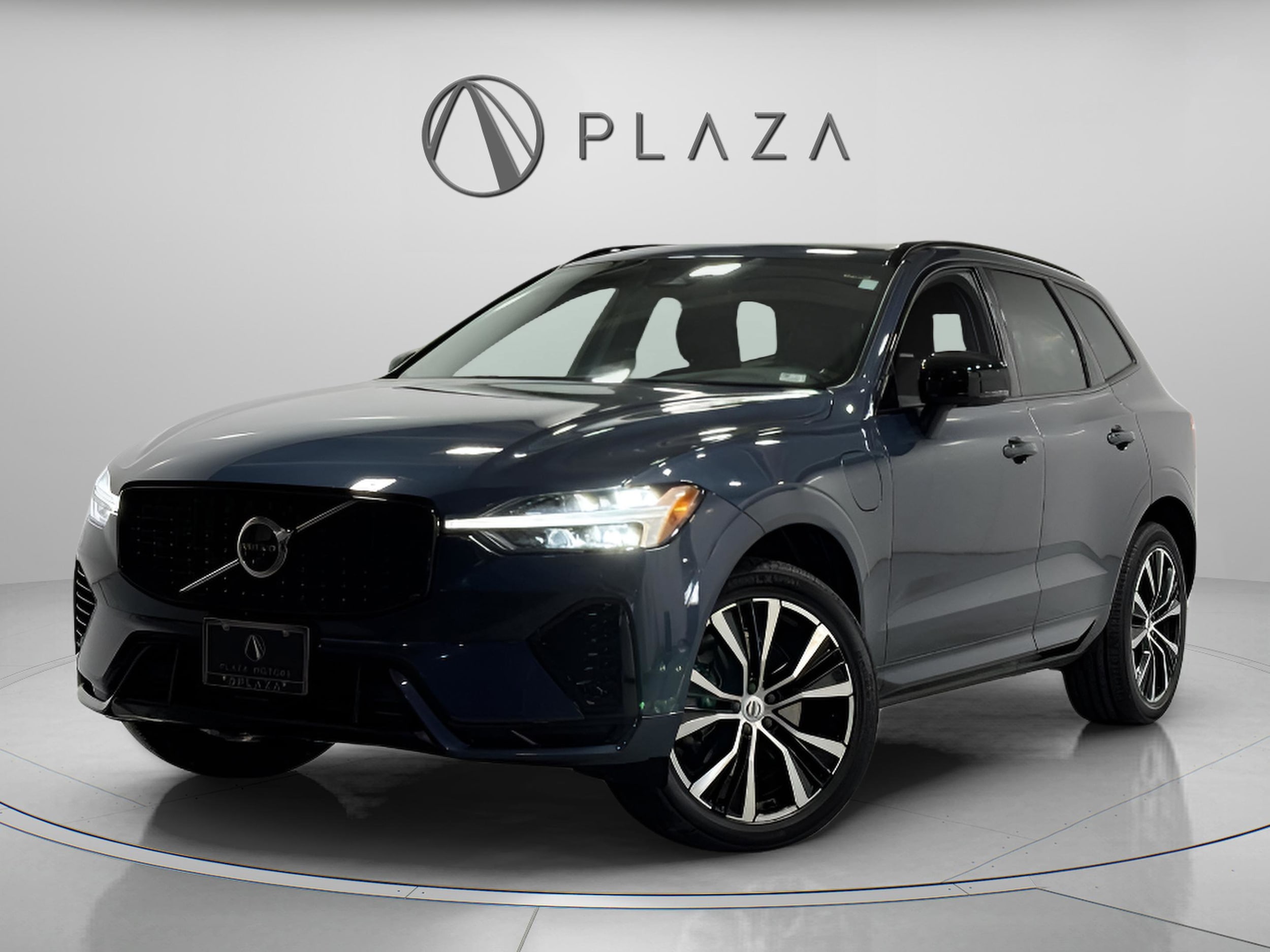 2023 Volvo XC60 Plus's photo